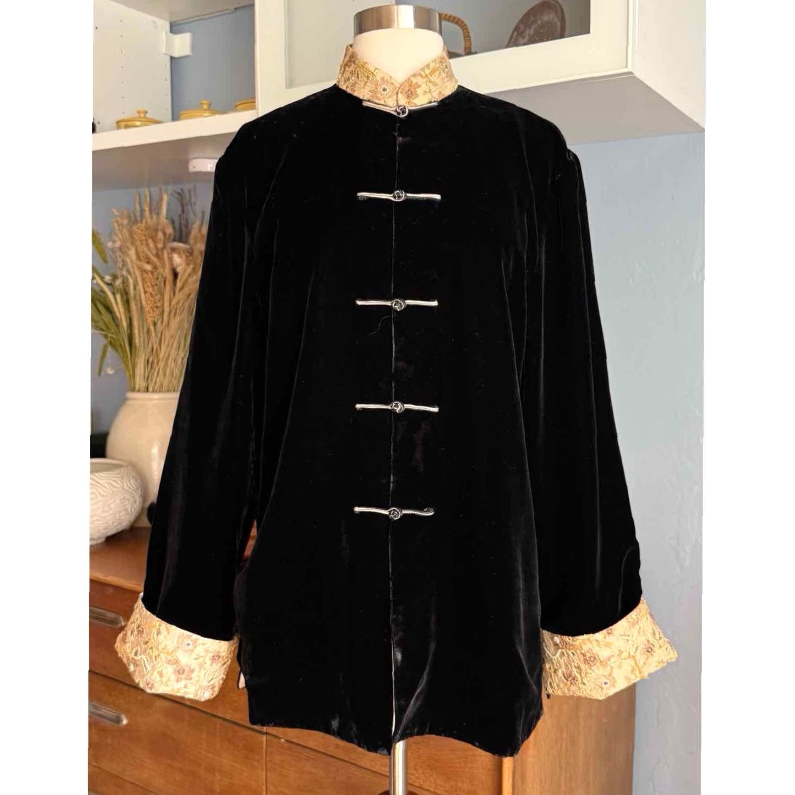 Velvet KAMI’s Ethnic Place Black Velvet Mandarin-Collar Asian Jacket Silk Lined Beaded Embroidered Sz L Size L / US 10 / IT 46 - 2 Thumbnail