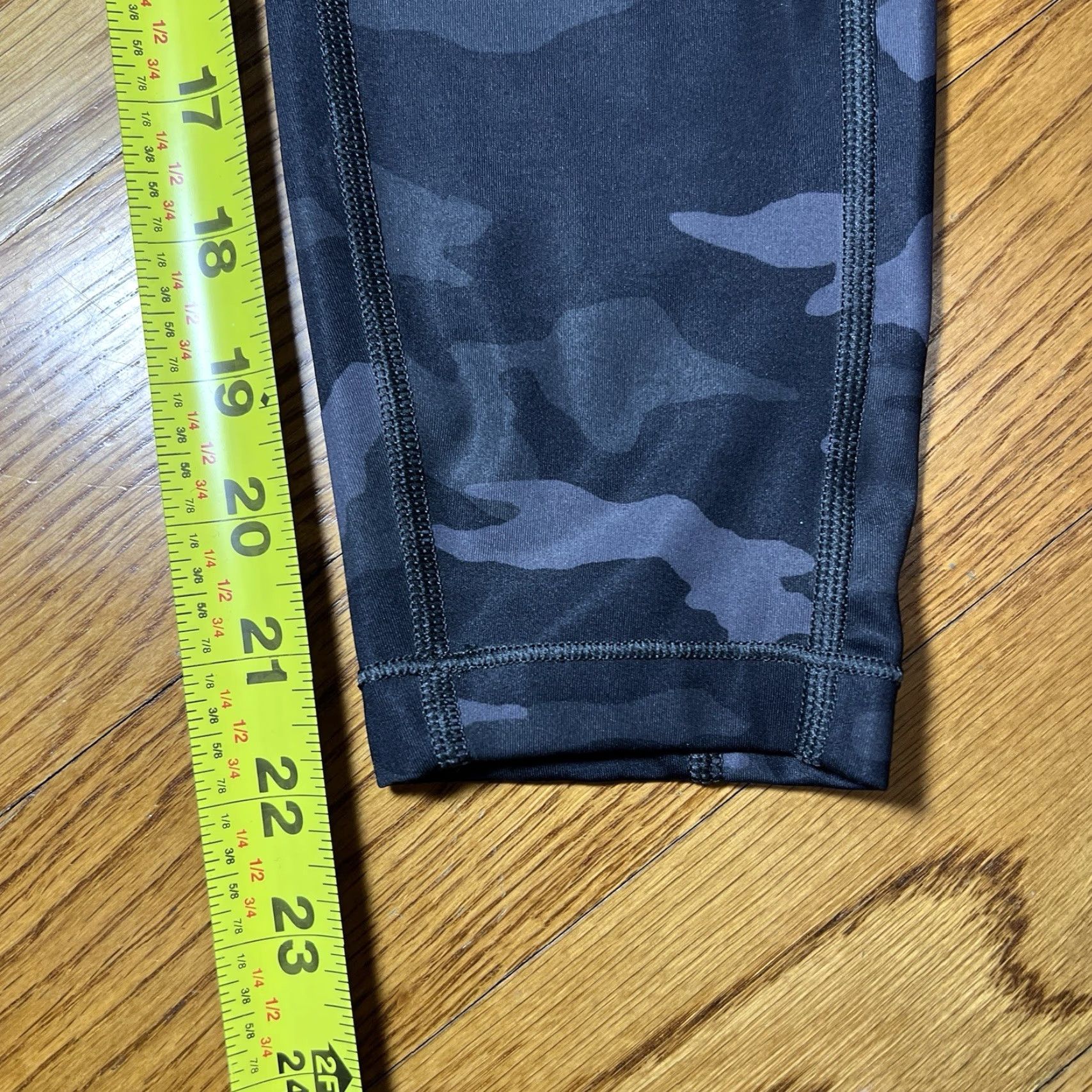 Athleta Athleta Women's S Ultimate Stash Pocket Cropped 7/8 Tight Leggings Black Camouflage Shap? Size 28" / US 6 / IT 42 - 4 Thumbnail
