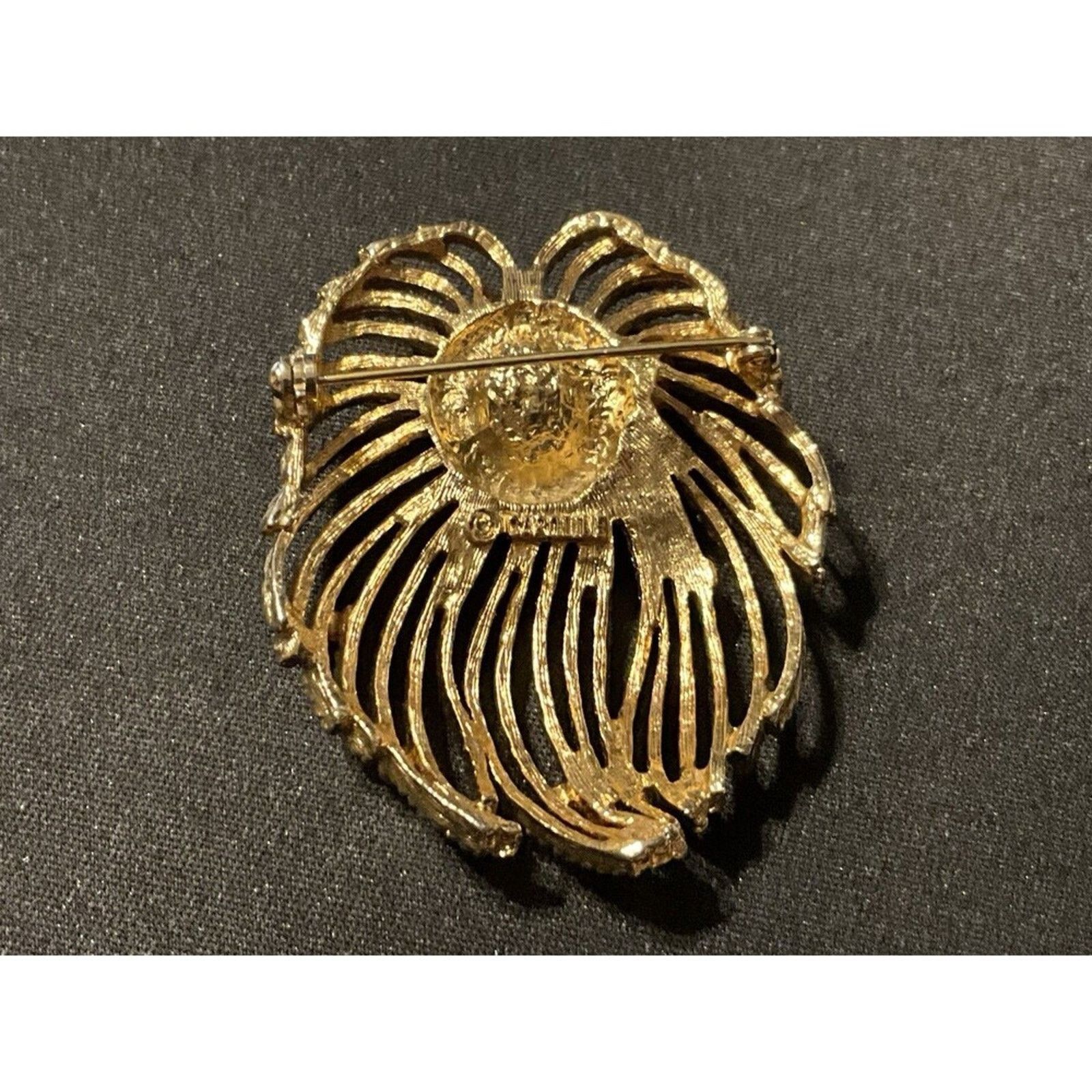 Other Caroline Edmonds Waterfall Gold Tone Faux Pearl Brooch Size ONE SIZE - 4 Thumbnail