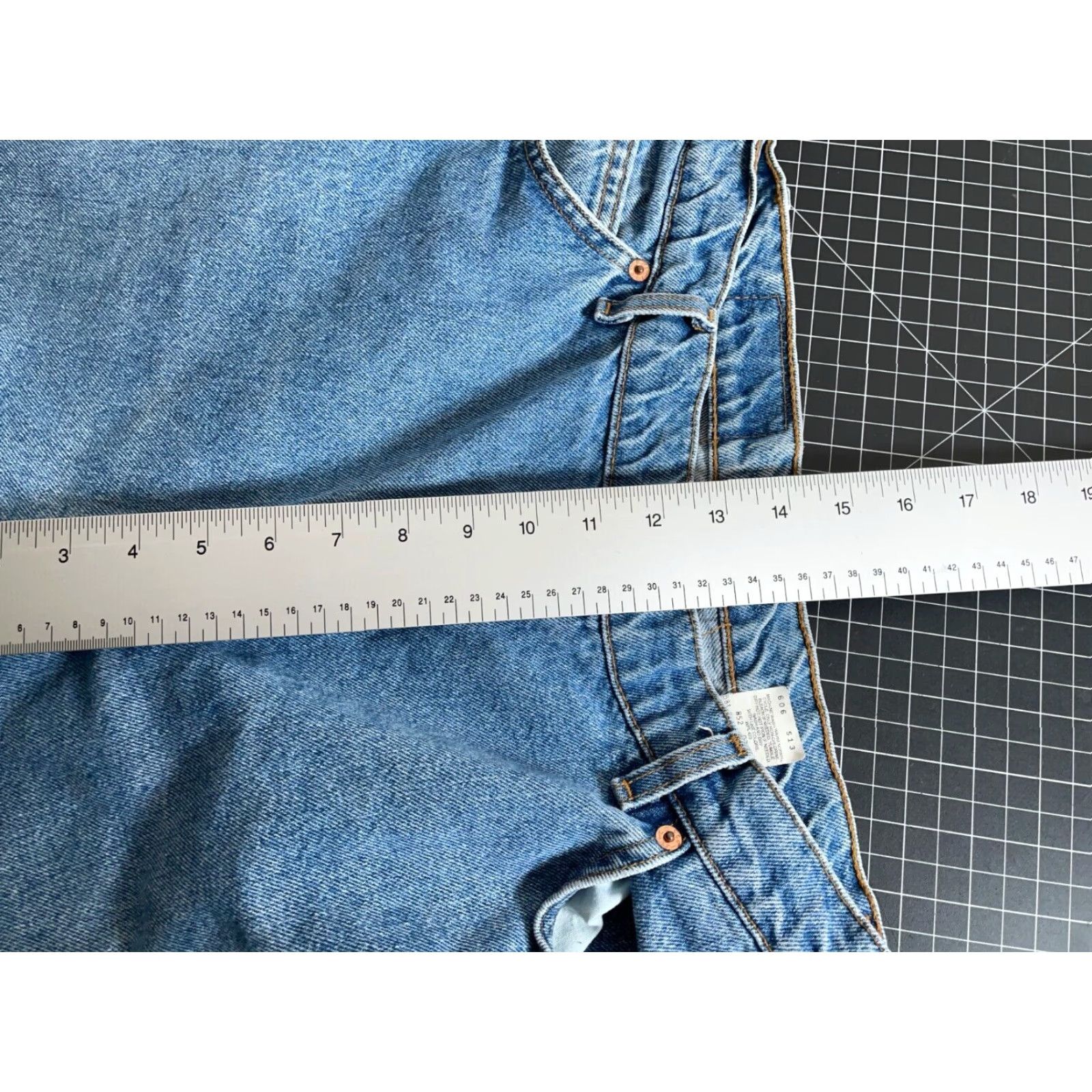 Levi's VINTAGE Levi's 90s Women's Relaxed Fit Tapered Leg Jeans 18W (35 x 30) Blue Orange Tab Classic Size 40" / US 18 - 7 Thumbnail