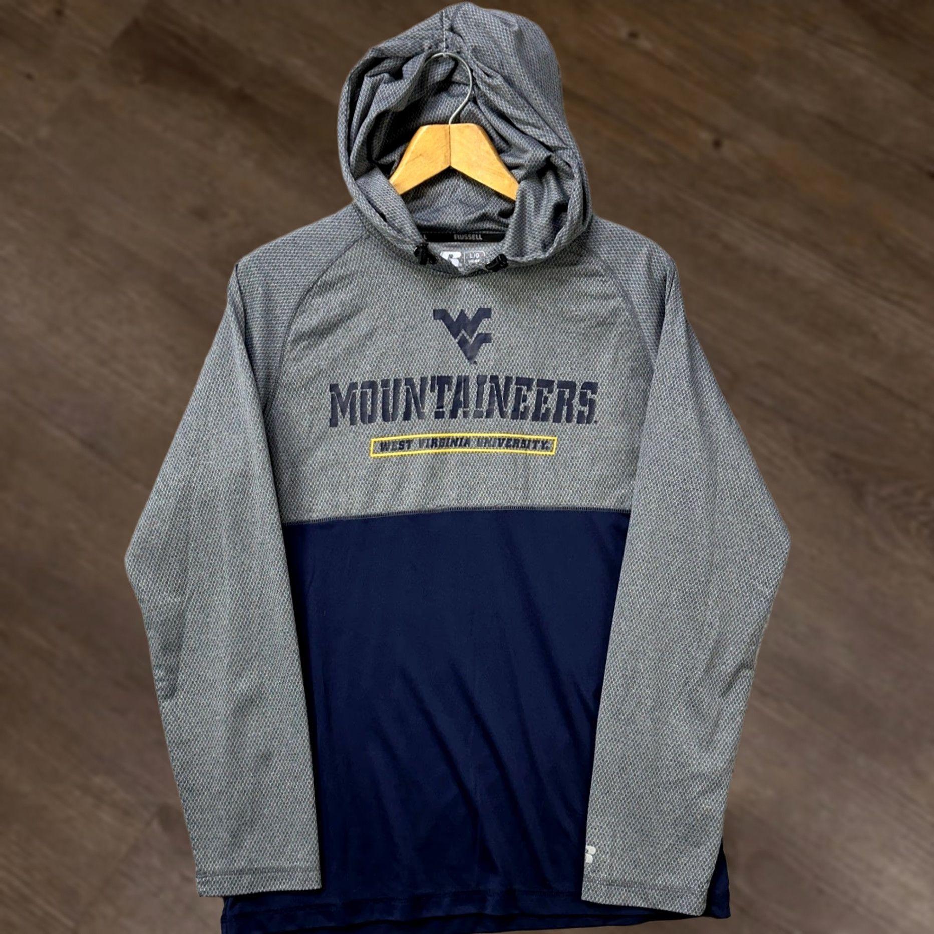 Vintage Russell West Virginia Mountaineers Mens Sweatshirt Hoodie Gray Blue Geometric Logo Pullover Crew Neck Long Sleeve Athletic Warm TMTS Size US L / EU 52-54 / 3 - 1 Thumbnail