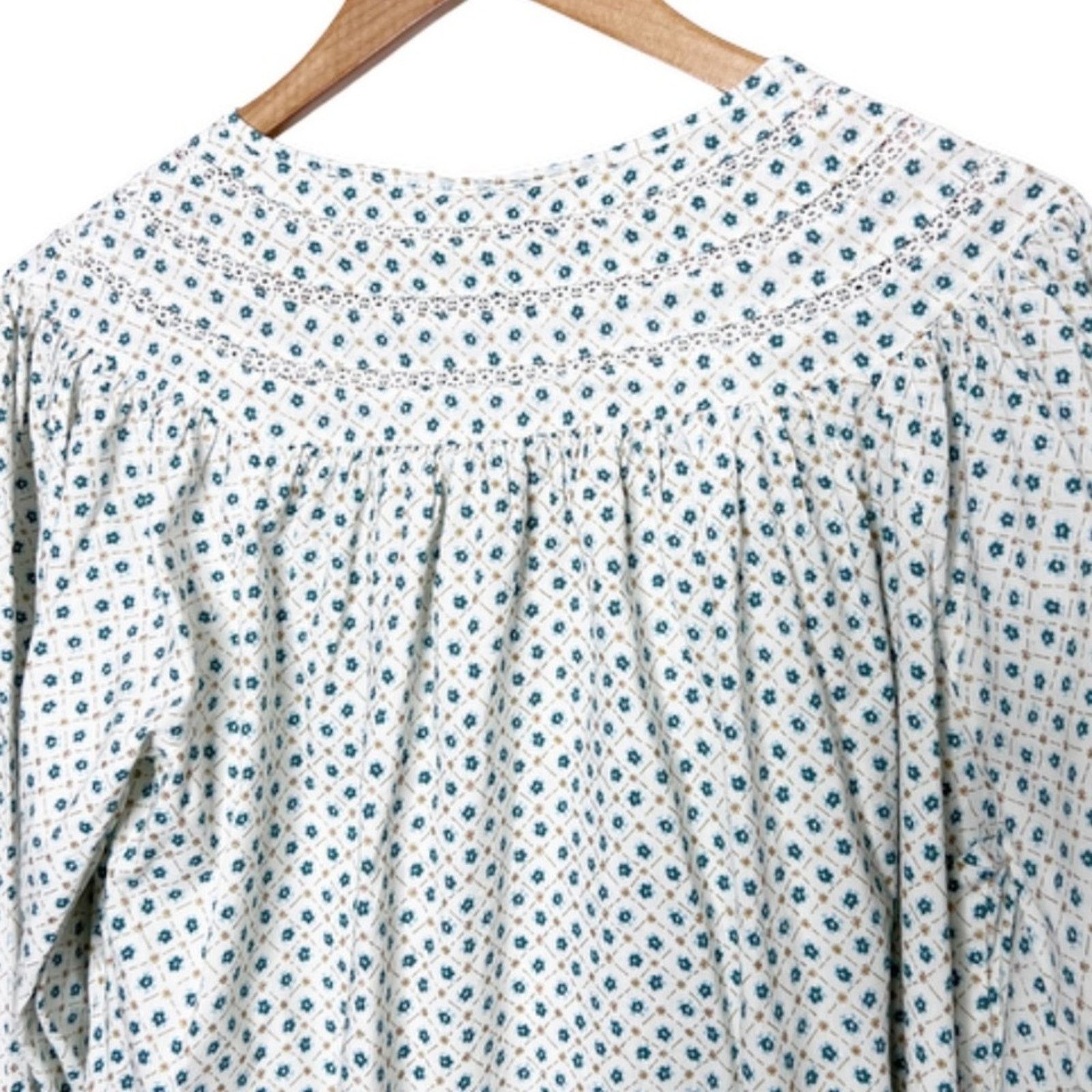 Target Basics New with Tag Universal Thread Women's Floral Blouse Size M / US 6-8 / IT 42-44 - 12 Thumbnail
