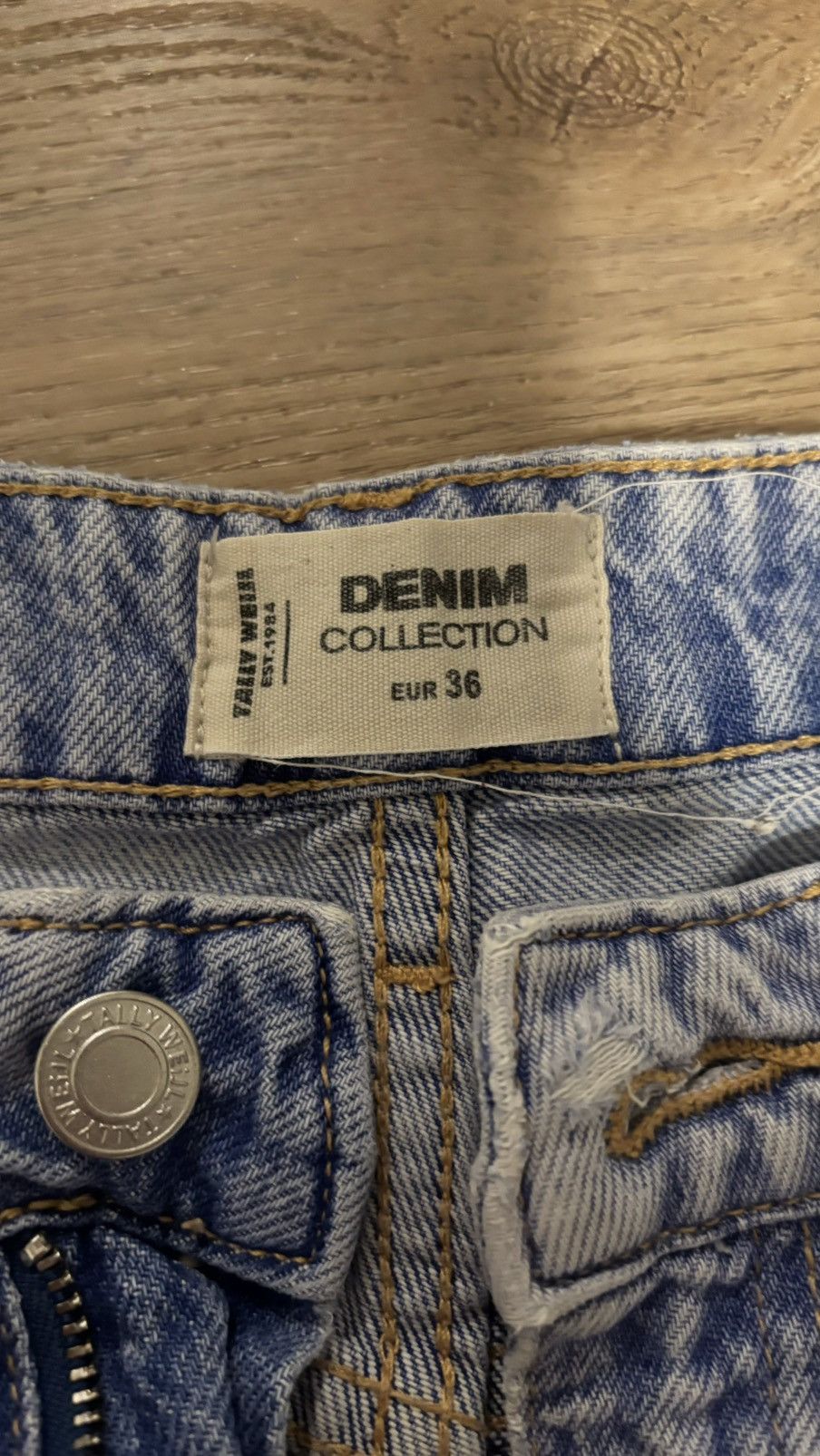Vintage blue ripped jeans Size 26" / US 2 / IT 38 - 2 Thumbnail