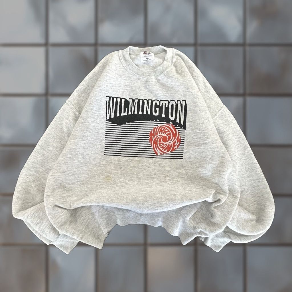 Jerzees VINTAGE JERZEES Sweatshirt Unisex Adults Sweatshirt Gray L Graphic Print 90s USA Wilmington College Hurricanes Men Women Size US L / EU 52-54 / 3 - 1 Thumbnail