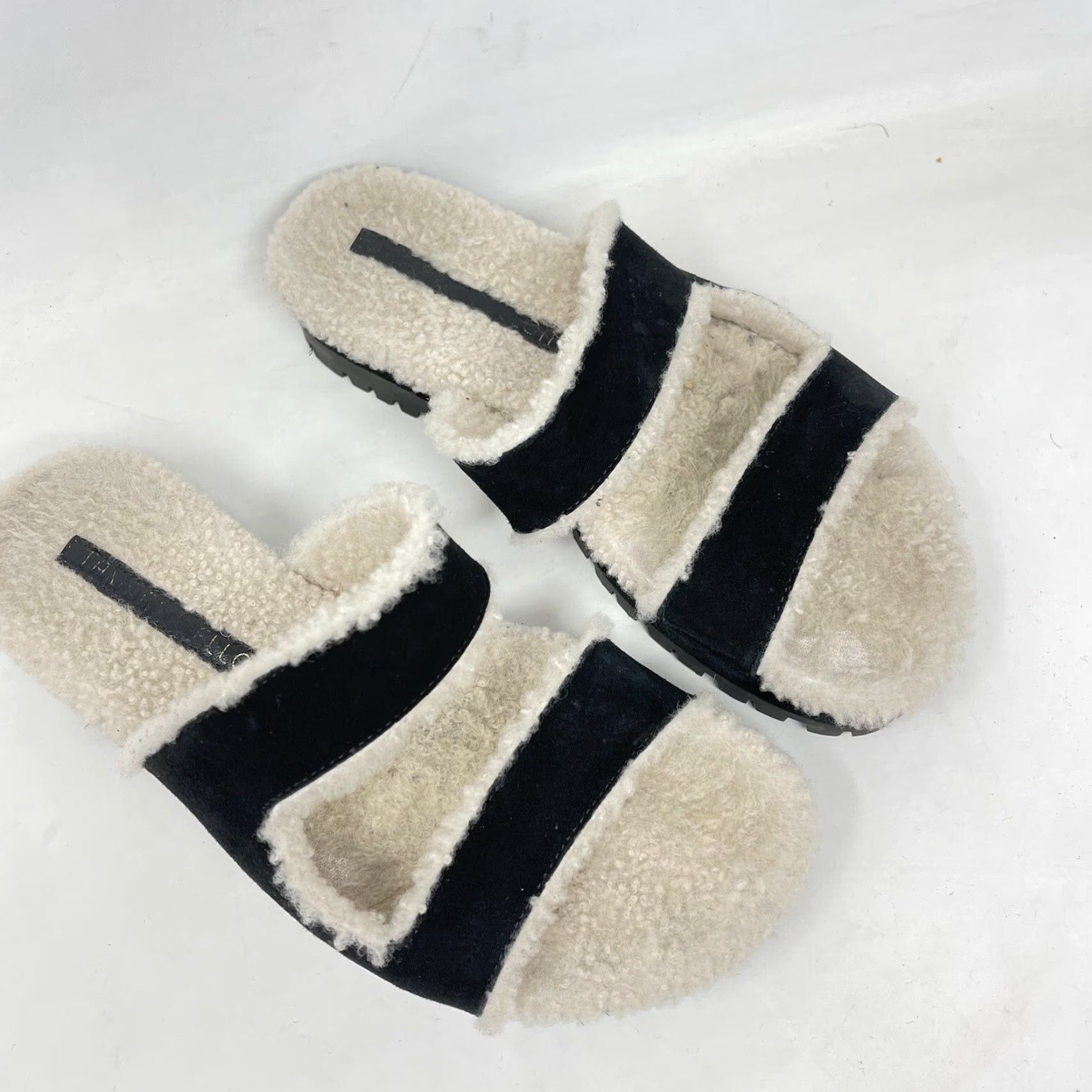 Vintage Tamara Mellon Sandals Womens 5 35.5 Roam Shearling Black and Ivory Slides Tamara Mellon Roam Sandals Womens Size 5 35.5 Black Ivory Shearling Slides Size US 5 / IT 35 - 3 Thumbnail