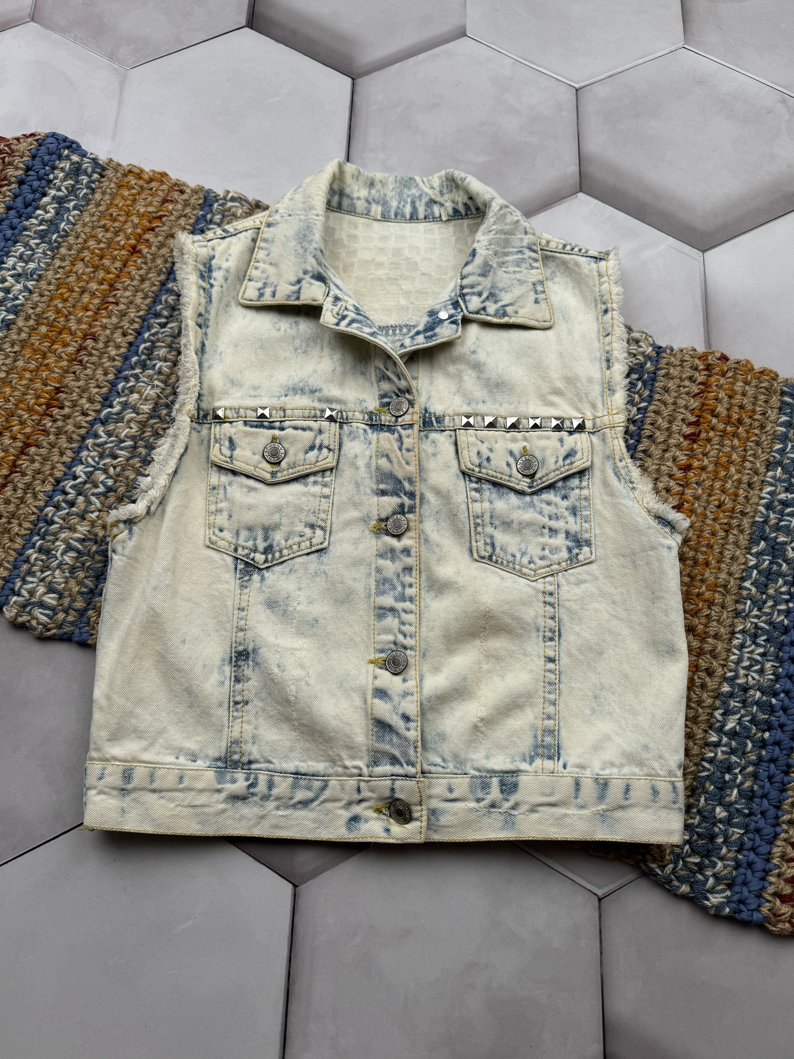 Vintage Vintage Faded Denim Vest With Metal Details (E4) Size M / US 6-8 / IT 42-44 - 1 Thumbnail