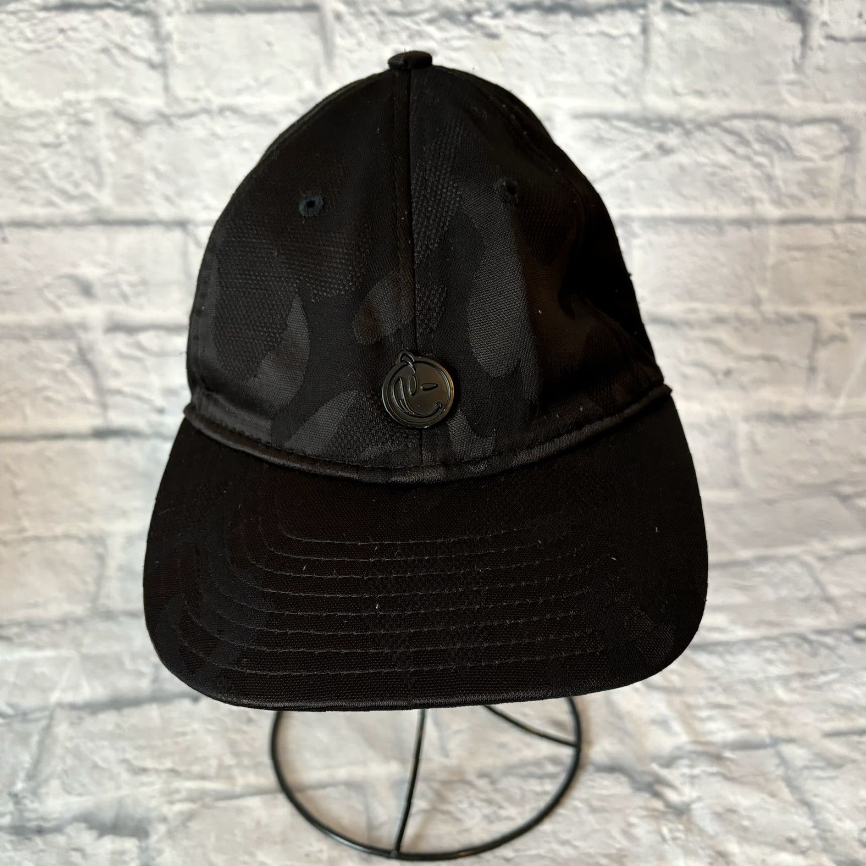 Vintage YUMS Camouflage Hat Mens Adjustable Strapback Black Camo Cap Woodlands Skate Graffiti Metal Face Shiny Cap Size ONE SIZE - 3 Thumbnail