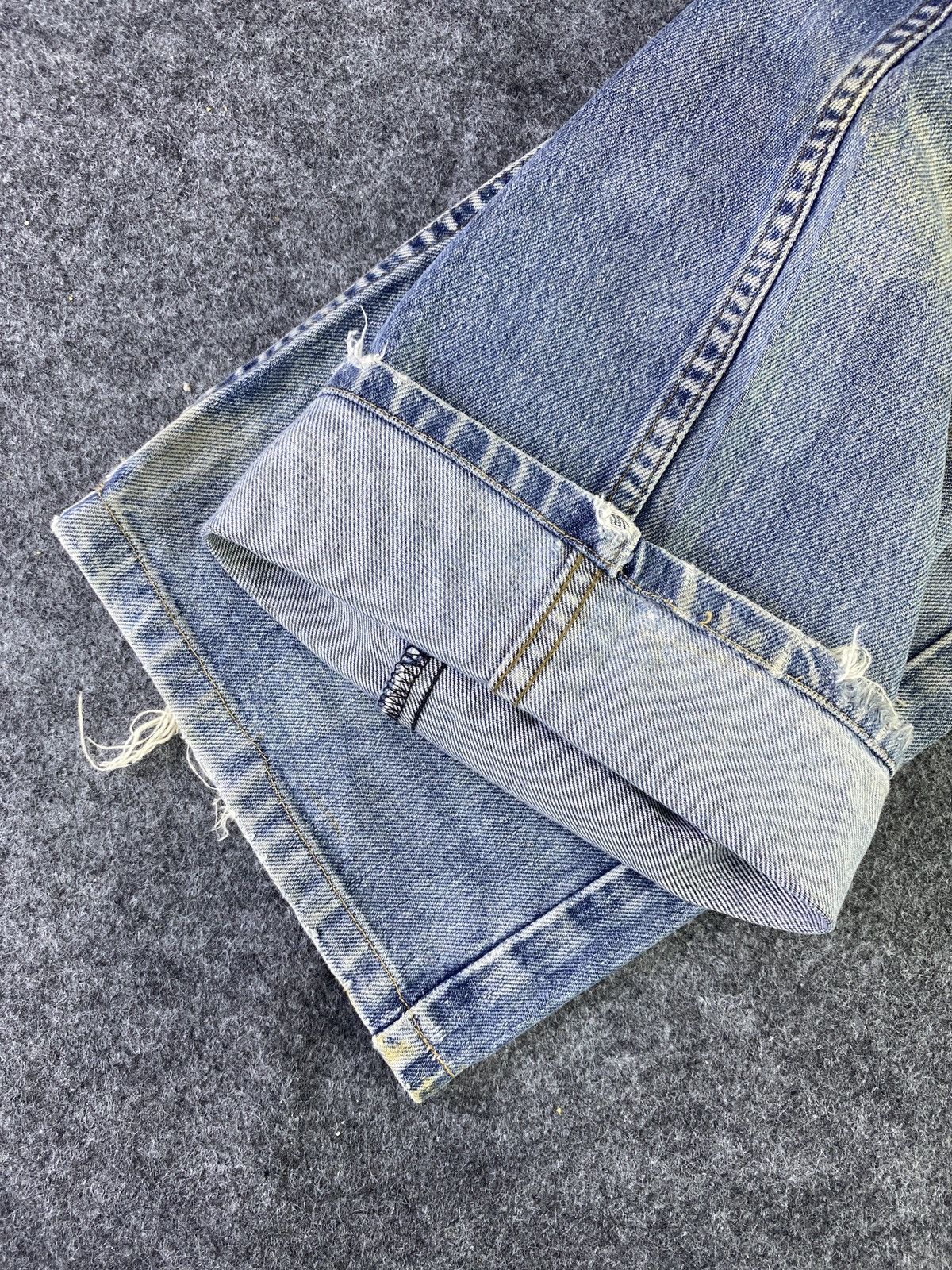 Jean × Levi's × Vintage Vintage Levis 509 Distress Blue Wash Jeans - J930 Size US 32 / EU 48 - 9 Thumbnail