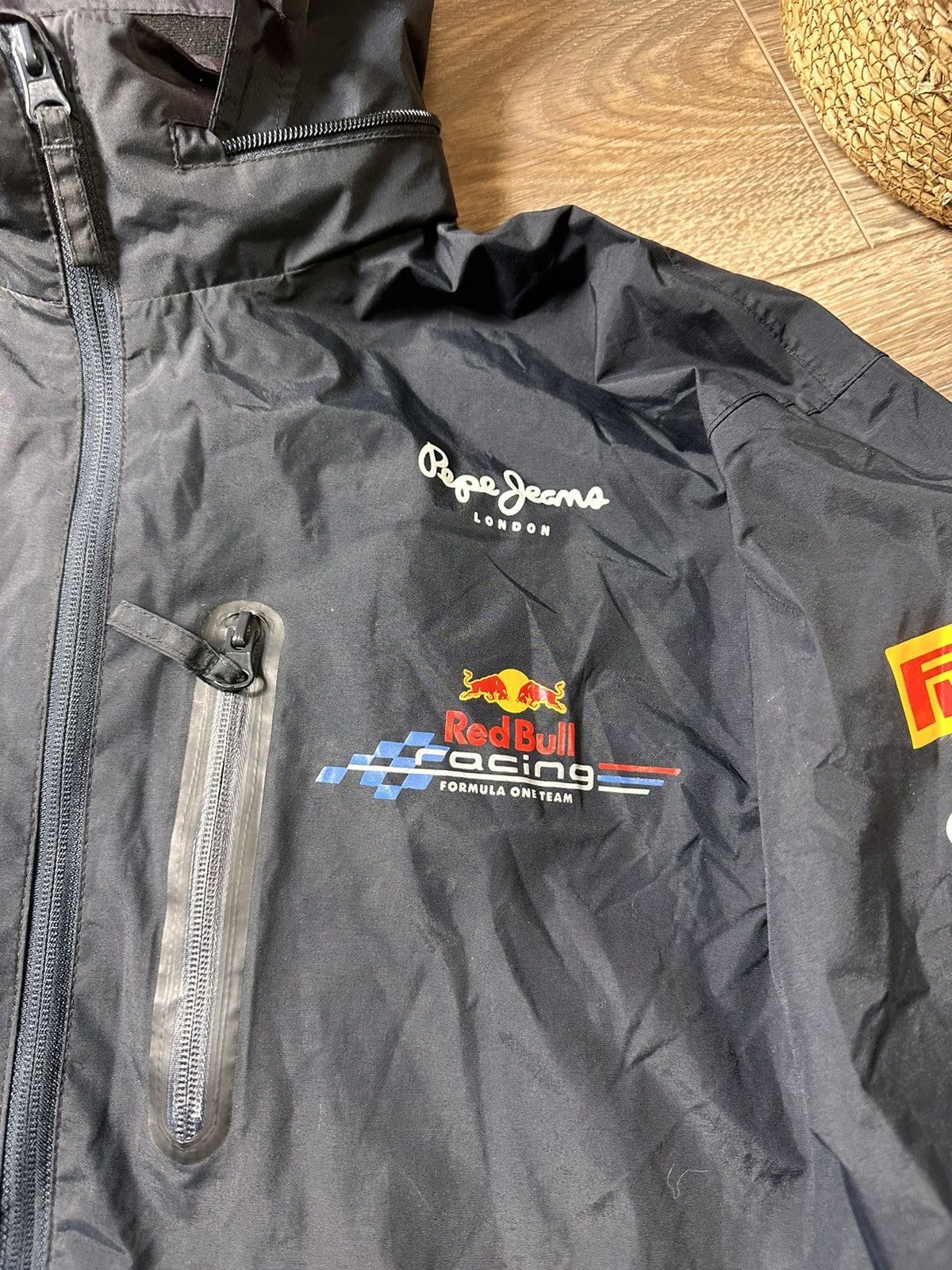 Formula 1 × Pepe Jeans RED BULL RACING F1 RAIN PROOF SINGLE LAYER JACKET Size US S / EU 44-46 / 1 - 3 Thumbnail