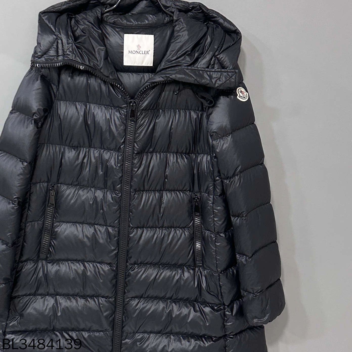 Moncler Moncler black armband down jacket women's 2 Size M / US 6-8 / IT 42-44 - 2 Thumbnail