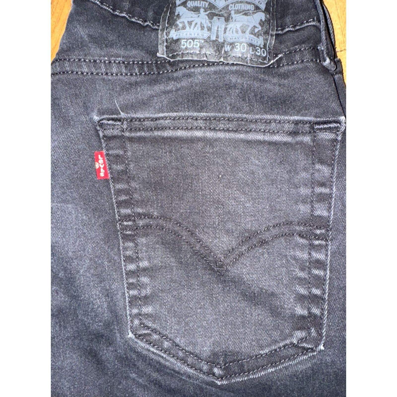 Levi's VINTAGE Levi’s 505 Black Denim Jeans Men’s 28x26 Straight Leg Grunge Jeans Mens Regular Black 90s Grunge Size US 28 / EU 44 - 2 Thumbnail