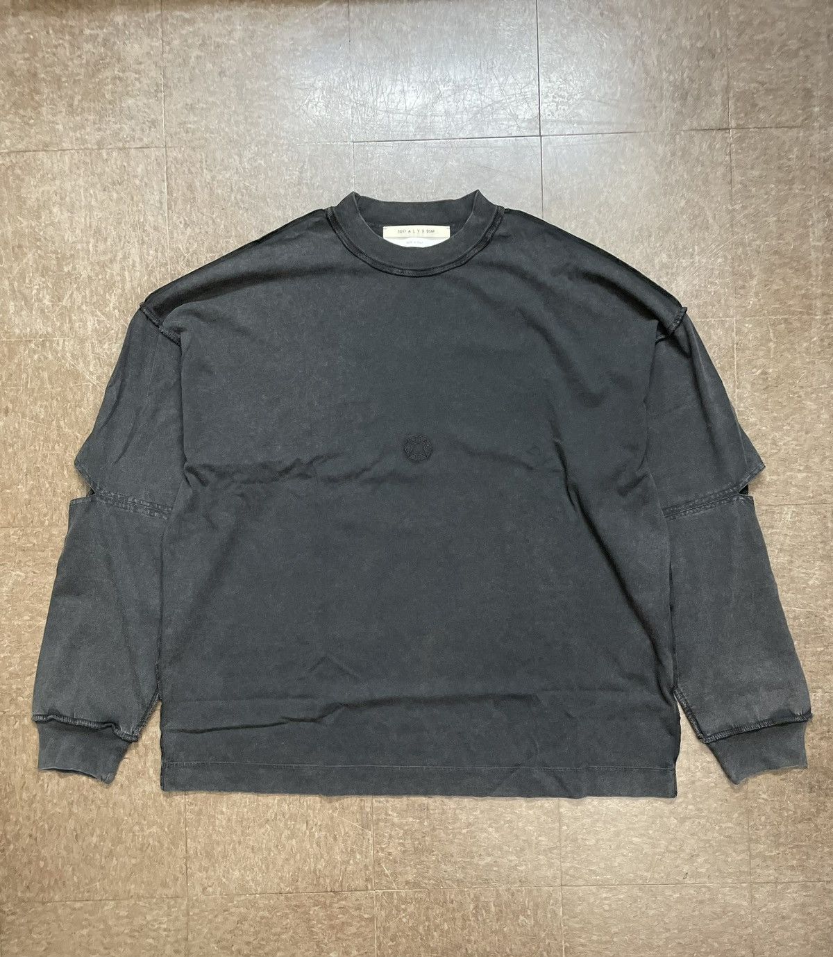 1017 ALYX 9SM × Alyx 1017 ALYX 9SM Cut out elbow long-sleeve with logo Size US L / EU 52-54 / 3 - 1 Thumbnail