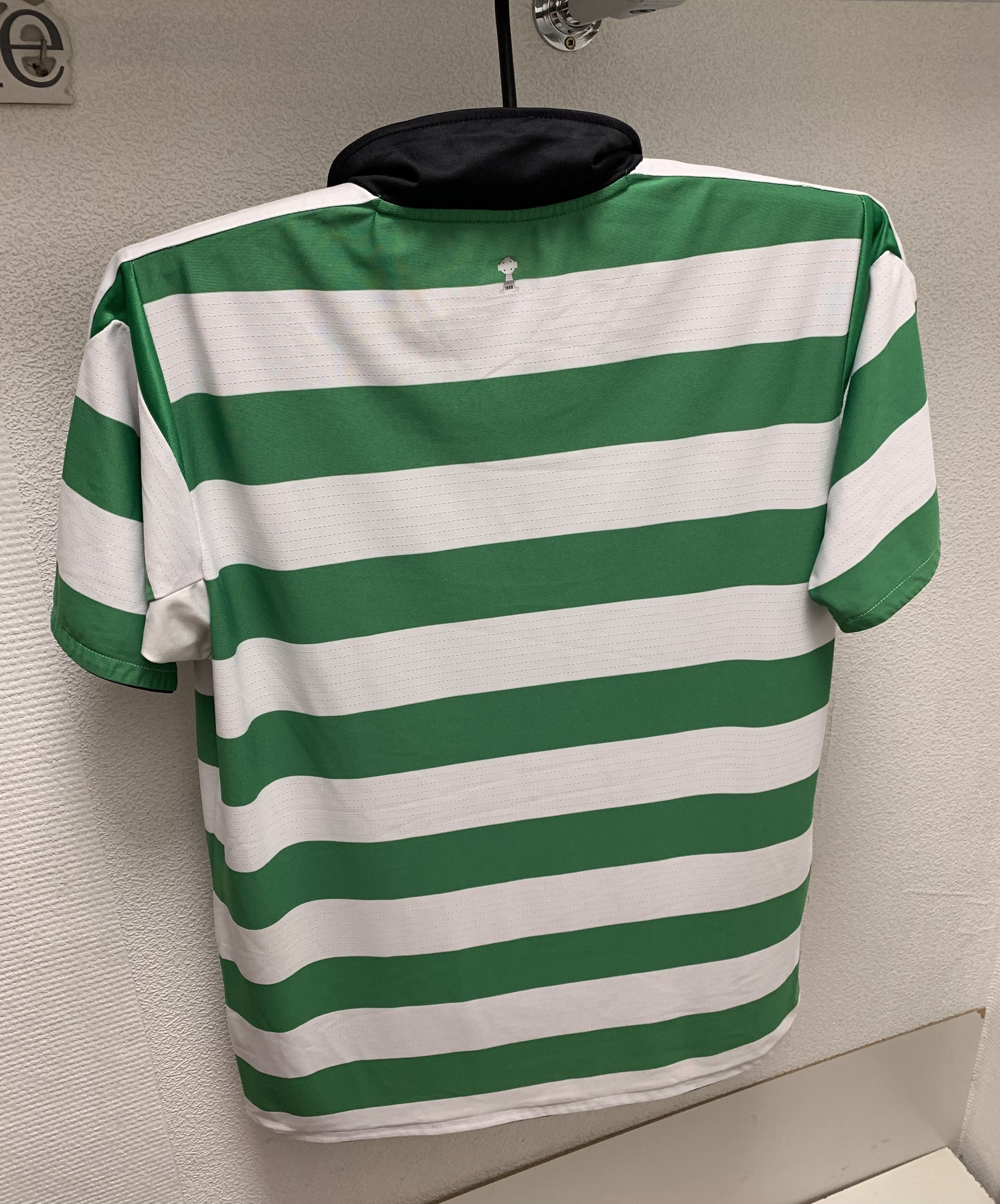 Umbro Celtic Umbro soccer jersey football club L sz vintate Size US L / EU 52-54 / 3 - 8 Thumbnail