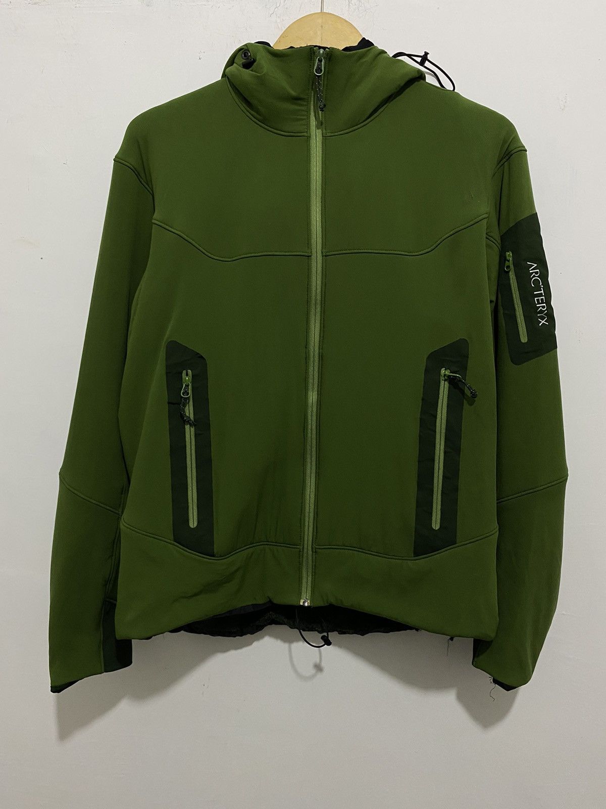 Vintage Arcteryx hylus hooded Softshell Jacket Logo