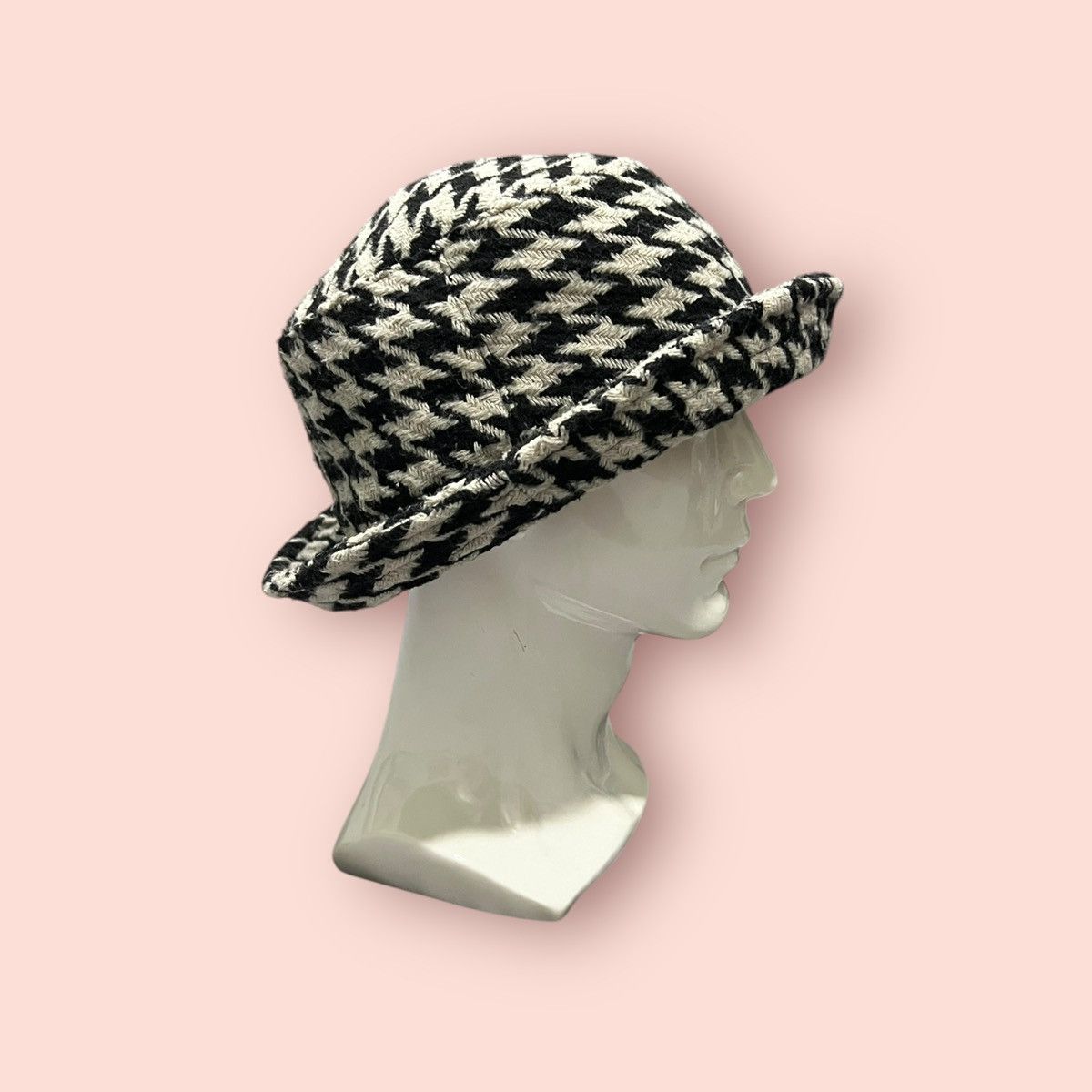 Edition Japan × H&M × L.O.G.G. VINTAGE H&M HOUNDSTOOTH BUCKET HAT Size ONE SIZE - 11 Thumbnail