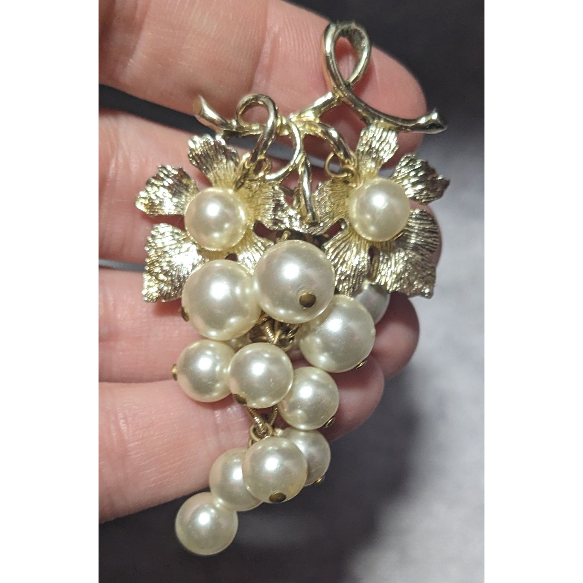 Other Vintage Glam Grape Bunch Faux Pearl Light Gold Tone Brooch Size ONE SIZE - 5 Thumbnail