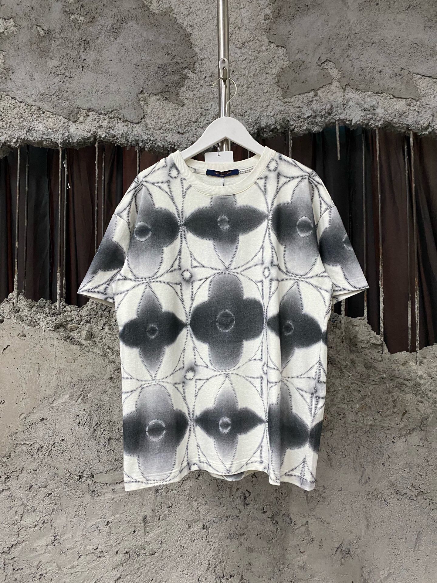 Louis Vuitton louis vuitton ink short sleeve shirt Size US XS / EU 42 / 0 - 1 Thumbnail