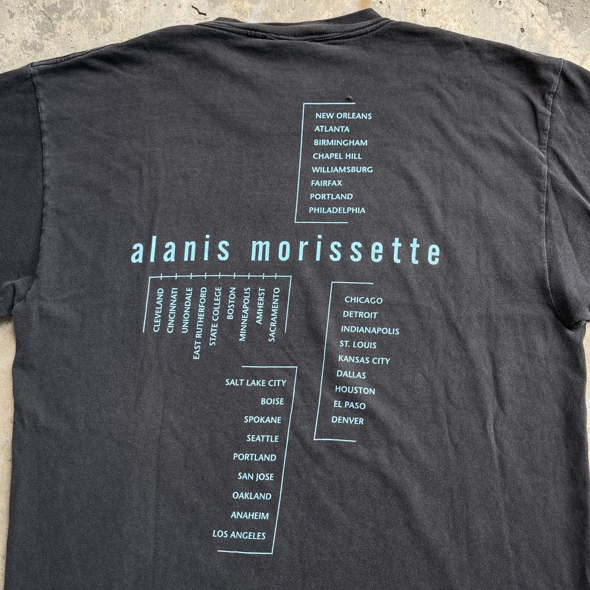 Band Tees Vintage 90s ALANIS MORISSETTE T-shirt The Junkie Tour Size L Size US L / EU 52-54 / 3 - 4 Thumbnail