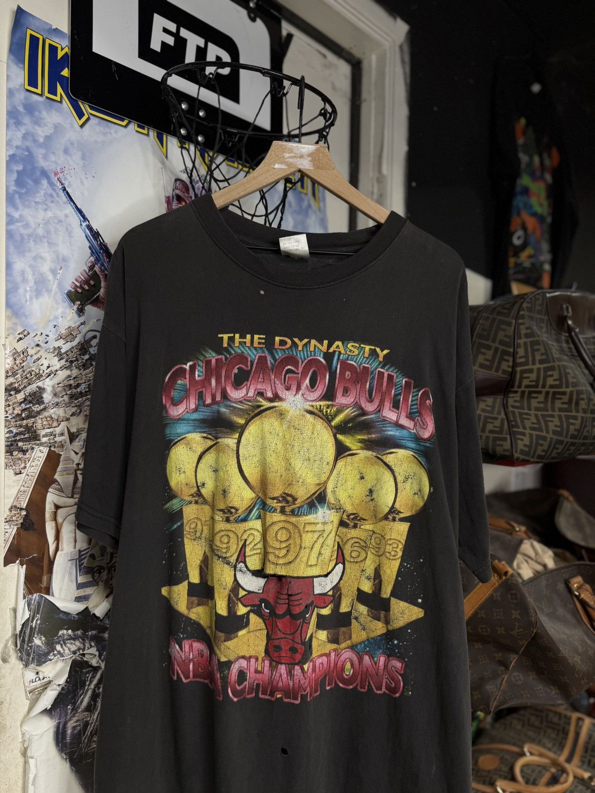 Vintage Vintage 90’s Chicago Bulls Rap T-Shirt Vtg Jordan Tee XLarge Size US XL / EU 56 / 4 - 7 Thumbnail