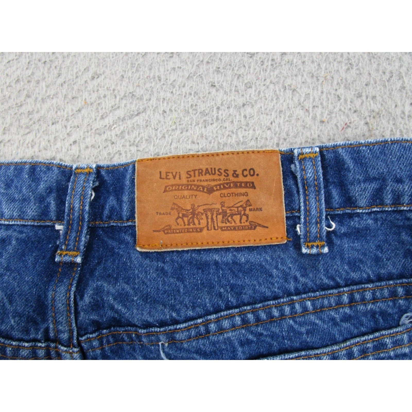 Levi's VINTAGE Levi's 40505-0215 Blue Denim Orange Tab Mens Size 34x30 USA Made Straight Jeans Adult Mens Regular Blue Denim USA Vintage 405 Straight Jeans Size US 34 / EU 50 - 4 Thumbnail