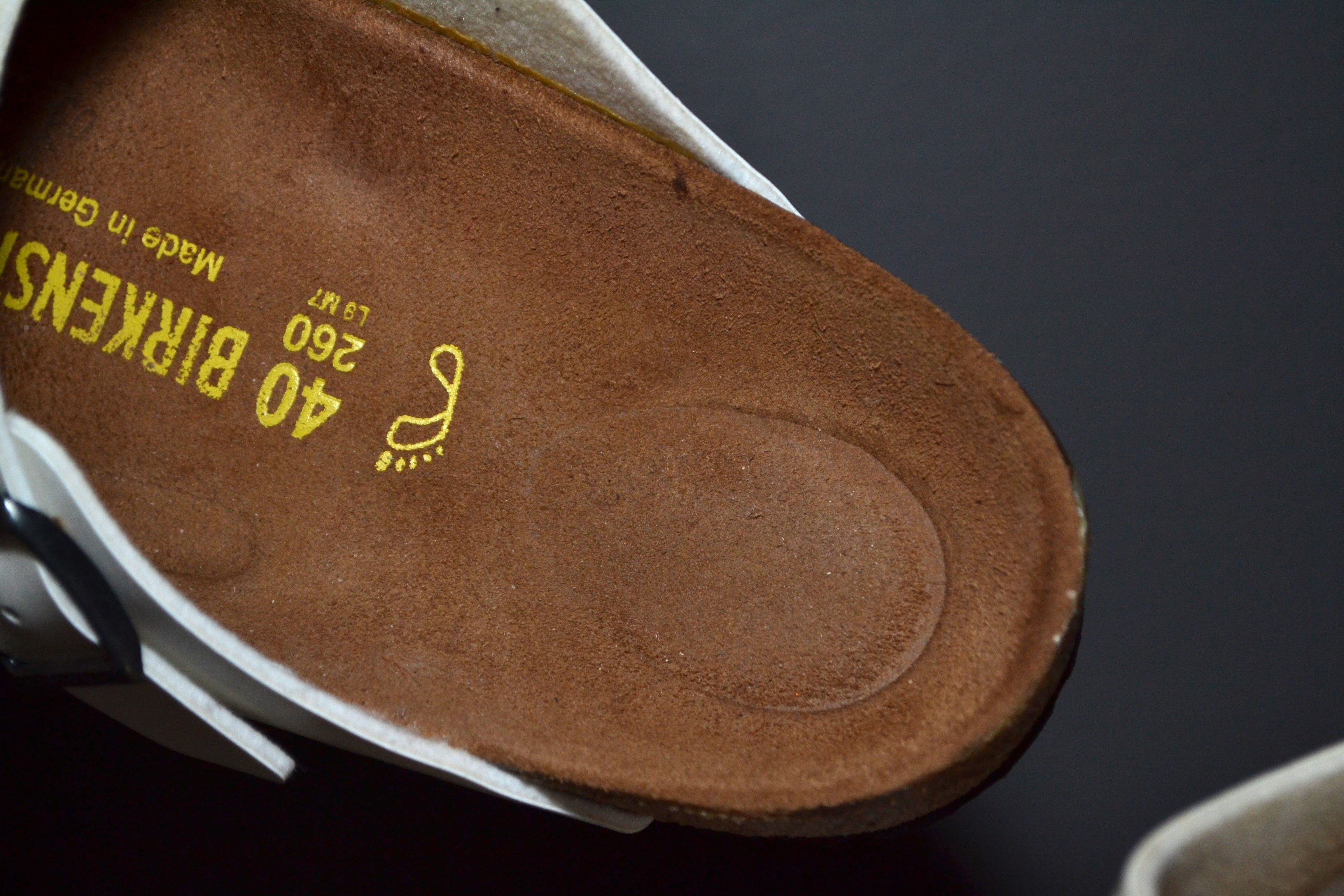 Birkenstock Birkenstock Gizeh White Regular US Men's 7 Women's 9 - EU 40 Size US 7 / EU 40 - 12 Thumbnail