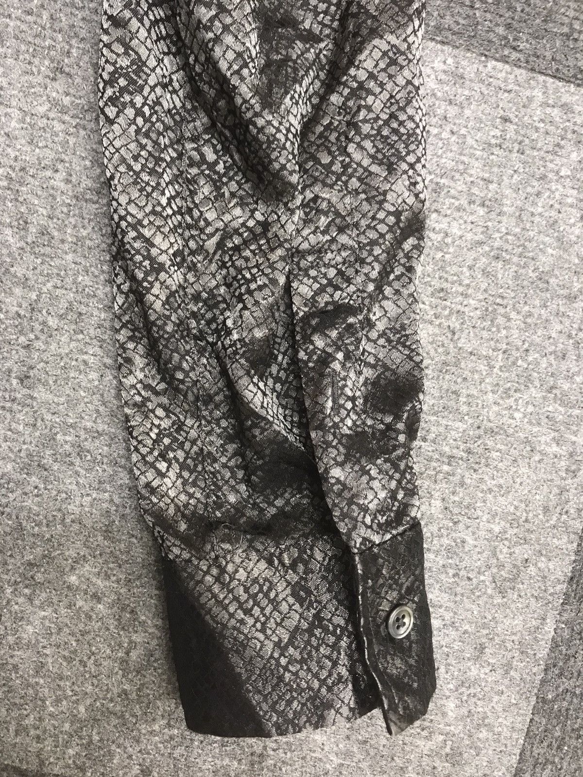 Japanese Brand TORNADO MART Metallic Snakeskin Skinny Fit Shirt Size L / US 10 / IT 46 - 10 Thumbnail