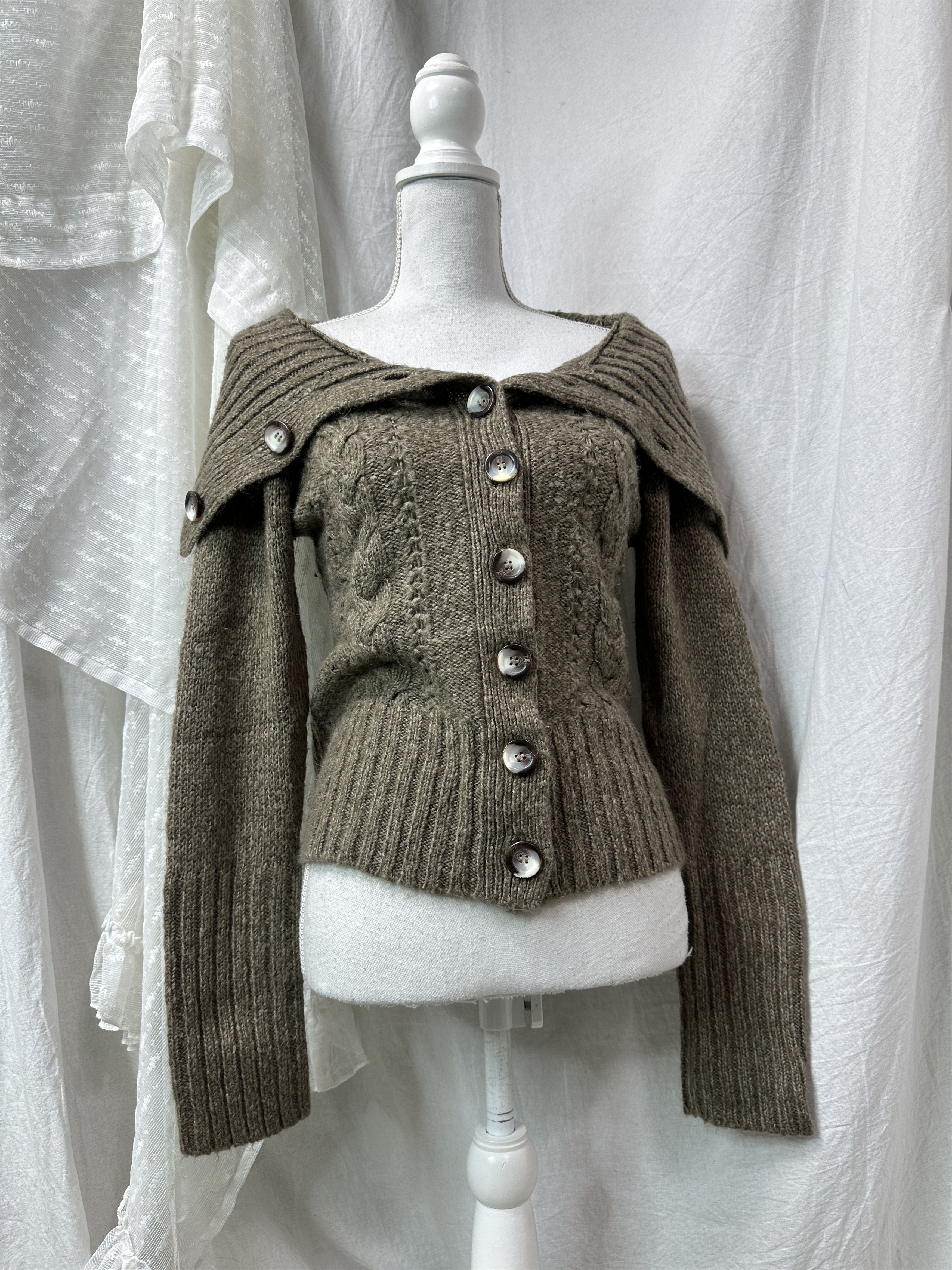 Vintage Vintage Cottage Bare Shoulders Buttoned Sweater 00s Size S / US 4 / IT 40 - 4 Thumbnail