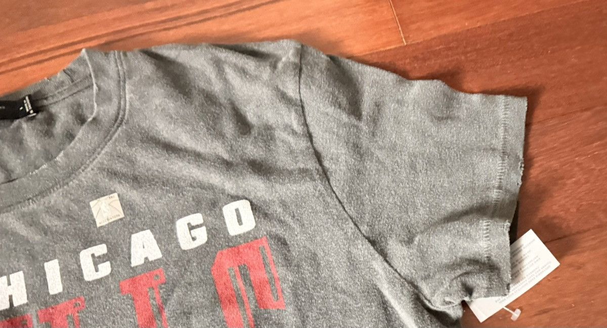 Junk Food Vintage Y2K Chicago Bulls Distressed Unisex T-Shirt Size US L / EU 52-54 / 3 - 6 Thumbnail