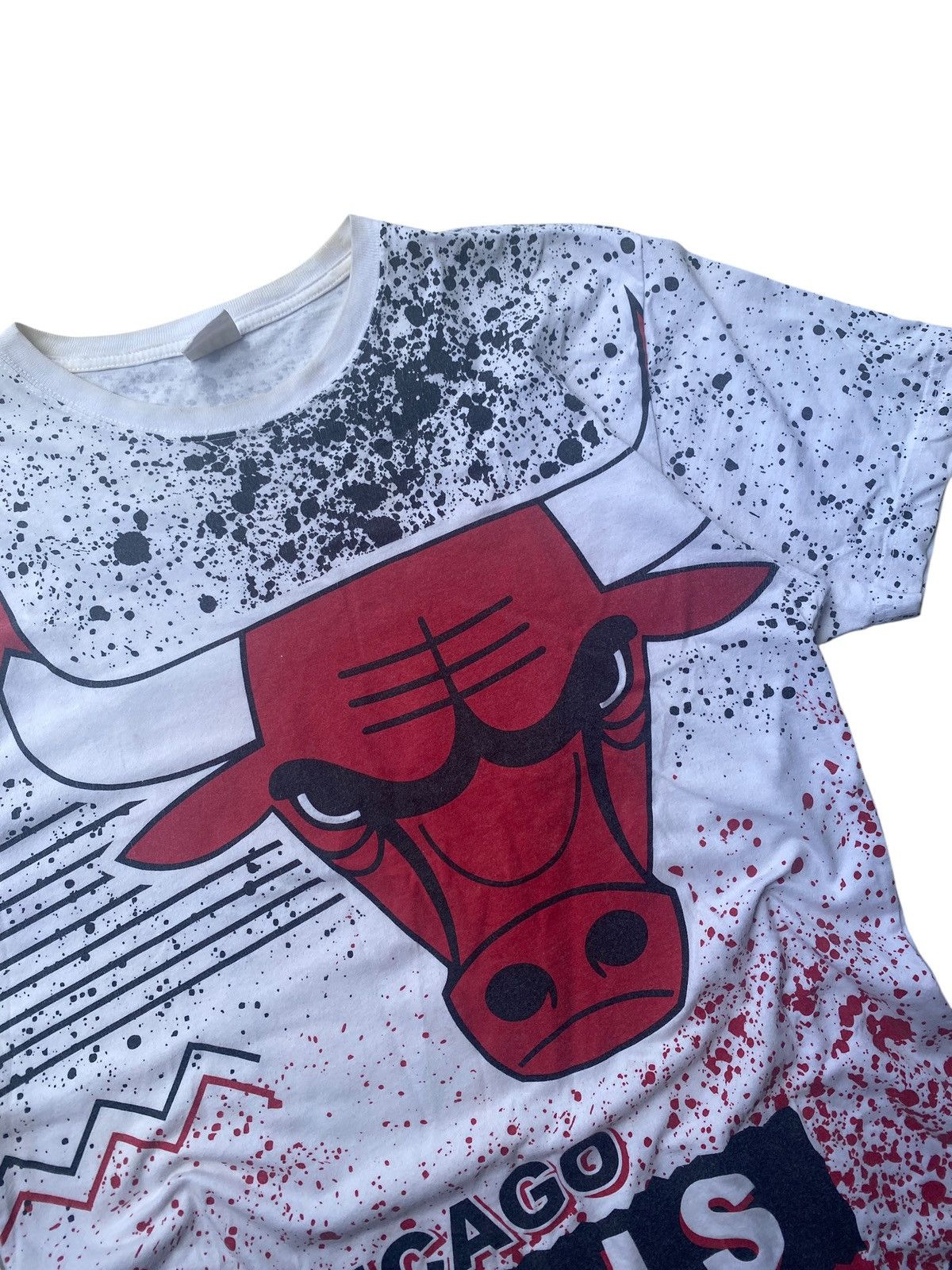 Vintage Mitchell & Ness Chicago Bulls Big Logo All Over Print Tee Size US M / EU 48-50 / 2 - 6 Thumbnail