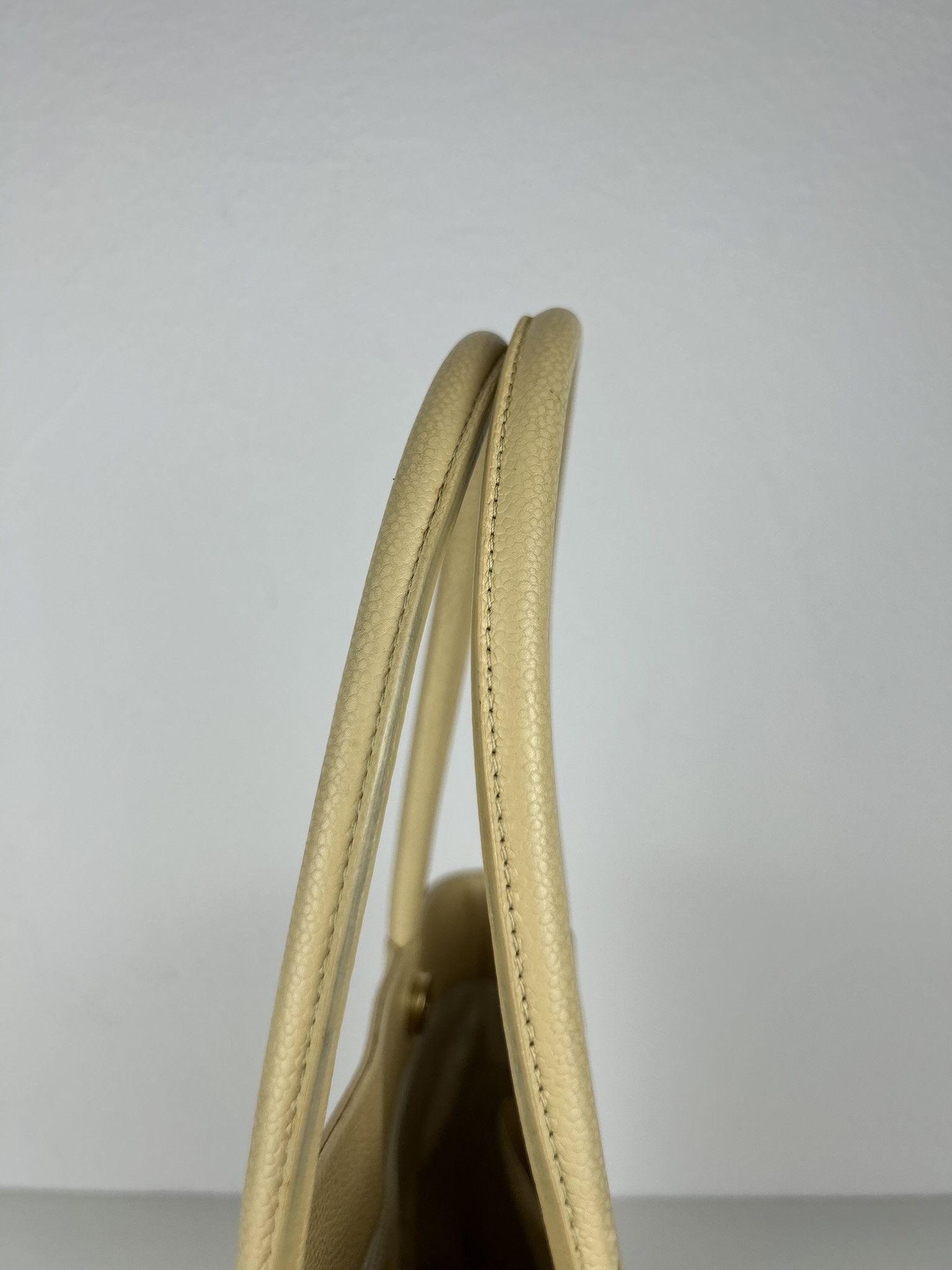 Chanel 2004-2005 Chanel coco mark caviar open tote bag in buttery Size ONE SIZE - 9 Thumbnail