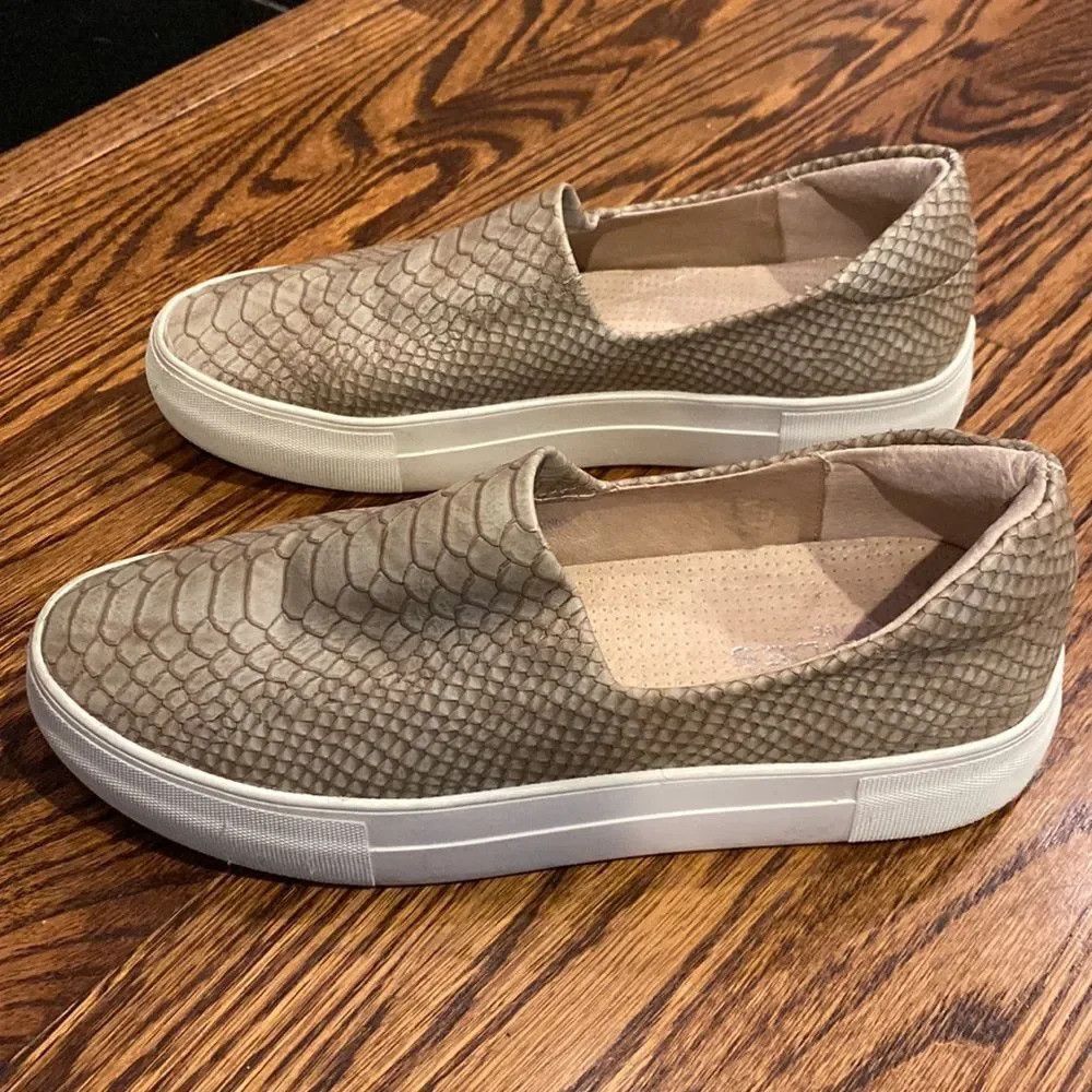 J/Slides J Slides Women's 8 Beige Slip On Sneaker Snakeskin Print Em Size US 8 / IT 38 - 5 Thumbnail
