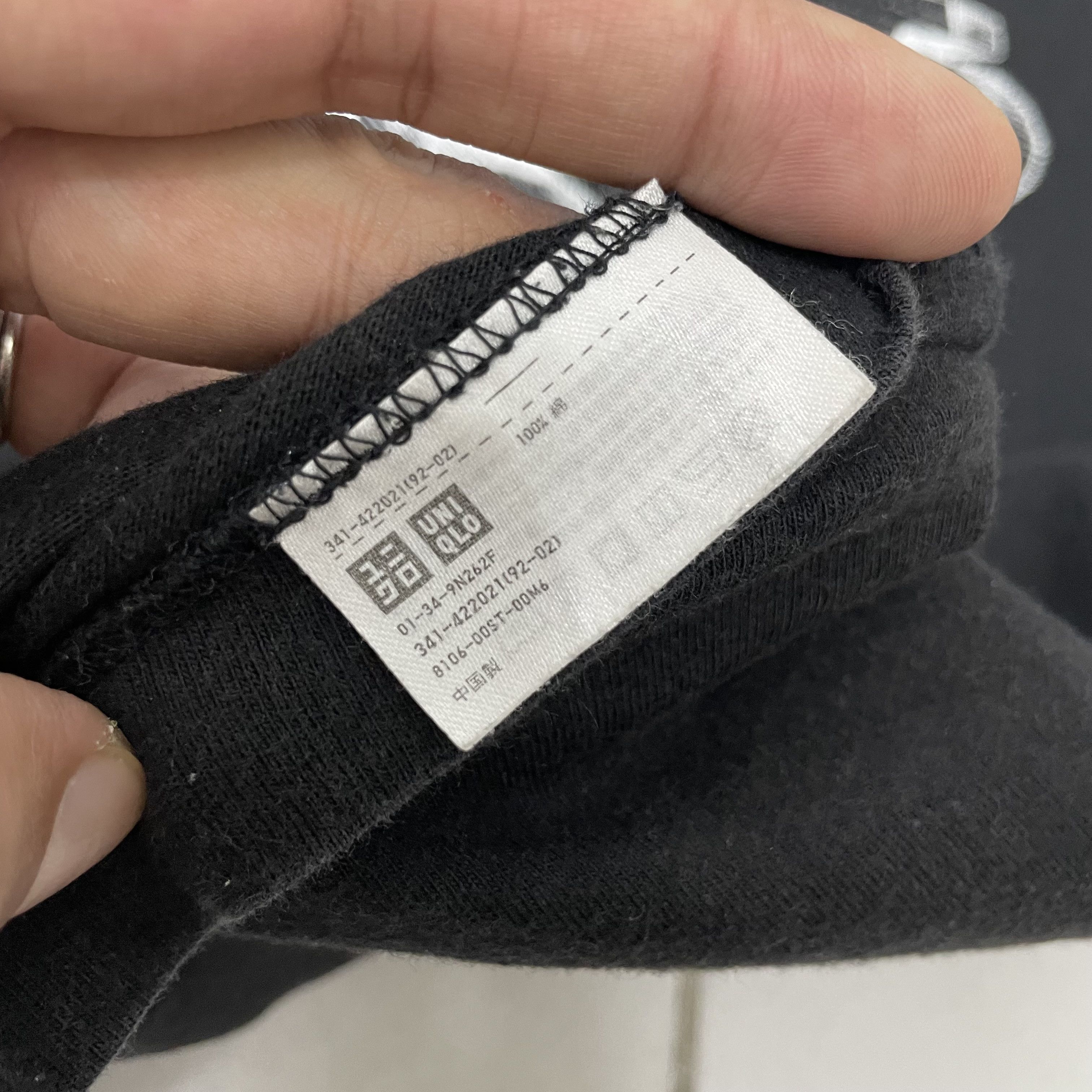 Andy Warhol × Kaws × Uniqlo ⭐️SALE⭐️ [M] UNIQLO X KAWS GRAFFITI TSHIRT Size US M / EU 48-50 / 2 - 5 Thumbnail