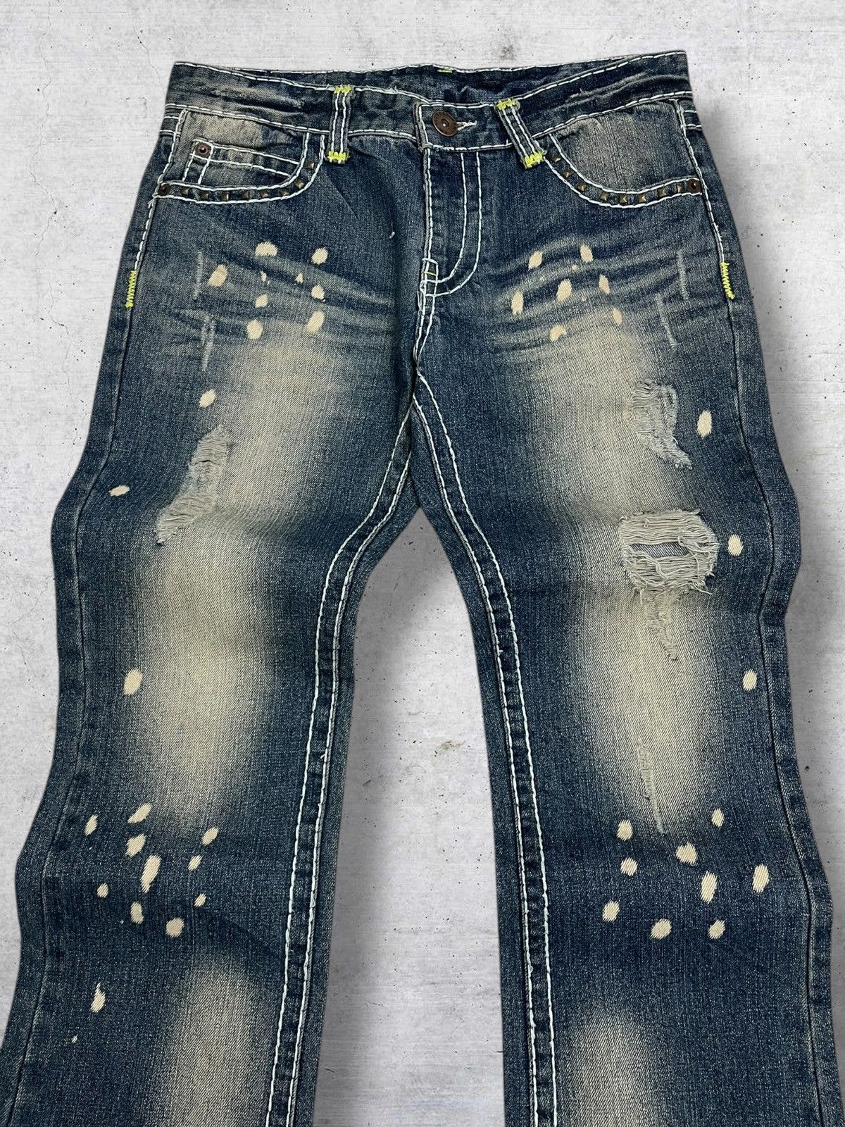 Tornado Mart WHITE METEOR 1990S JAPAN DESIGNER FLARED DISTRESSED DENIM Size US 32 / EU 48 - 5 Thumbnail