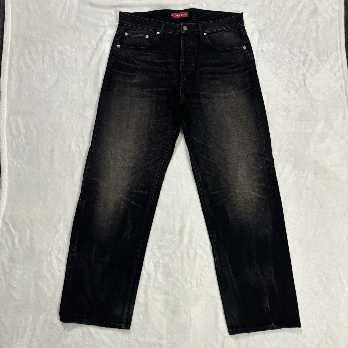 パンツ Supreme Distressed Loose Fit Selvedge 32 Supreme Distressed Loose Fit Selvedge Jean (FW23) - $288