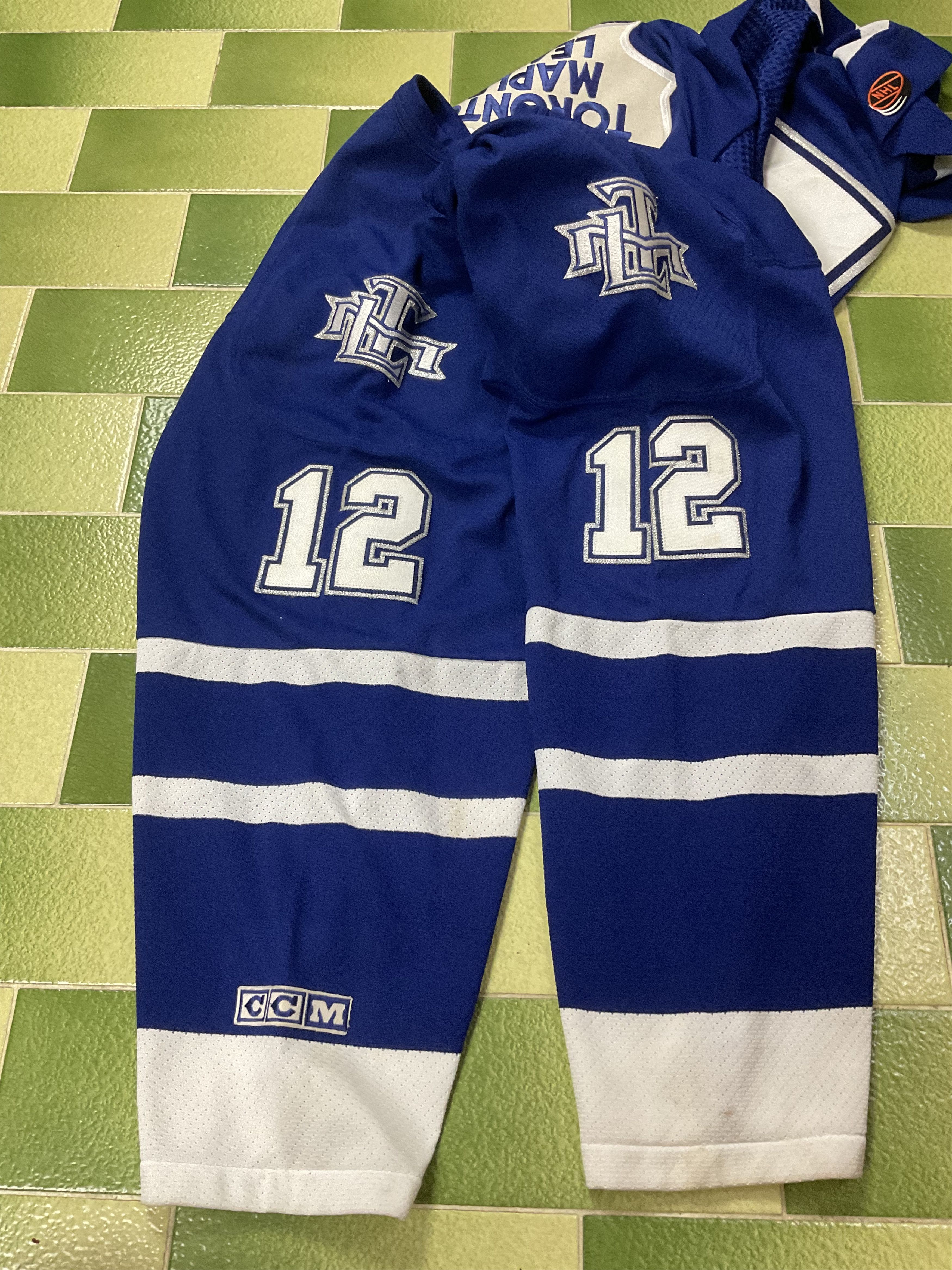 NHL Two Vintage CCM Toronto Maple Leafs jersey & Boys S/M Jersey Size US L / EU 52-54 / 3 - 7 Thumbnail
