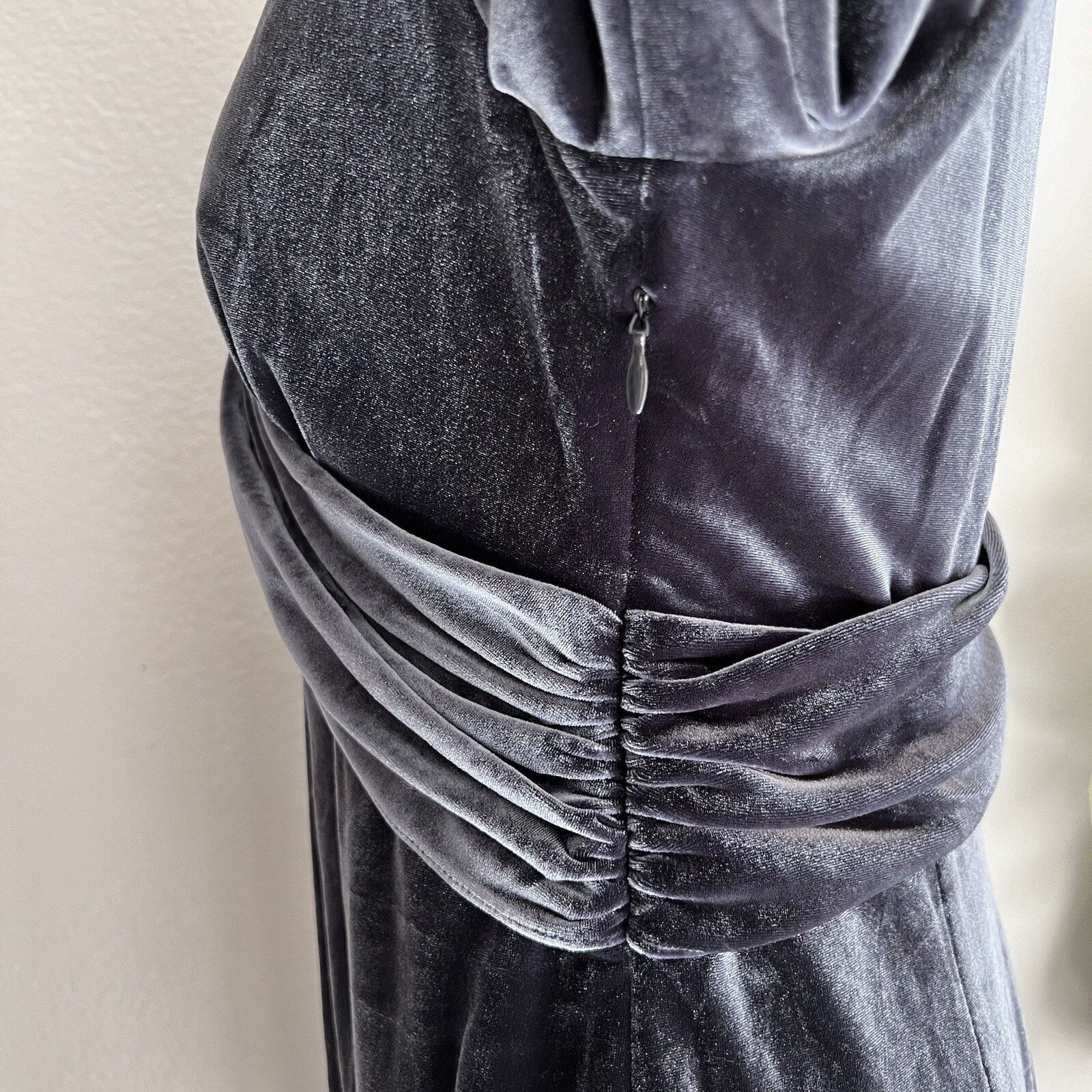 Laundry by Shelli Segal NWT $175 Laundry by Shelli Segal (8) Velvet Twist Midi Dress Size M / US 6-8 / IT 42-44 - 4 Thumbnail