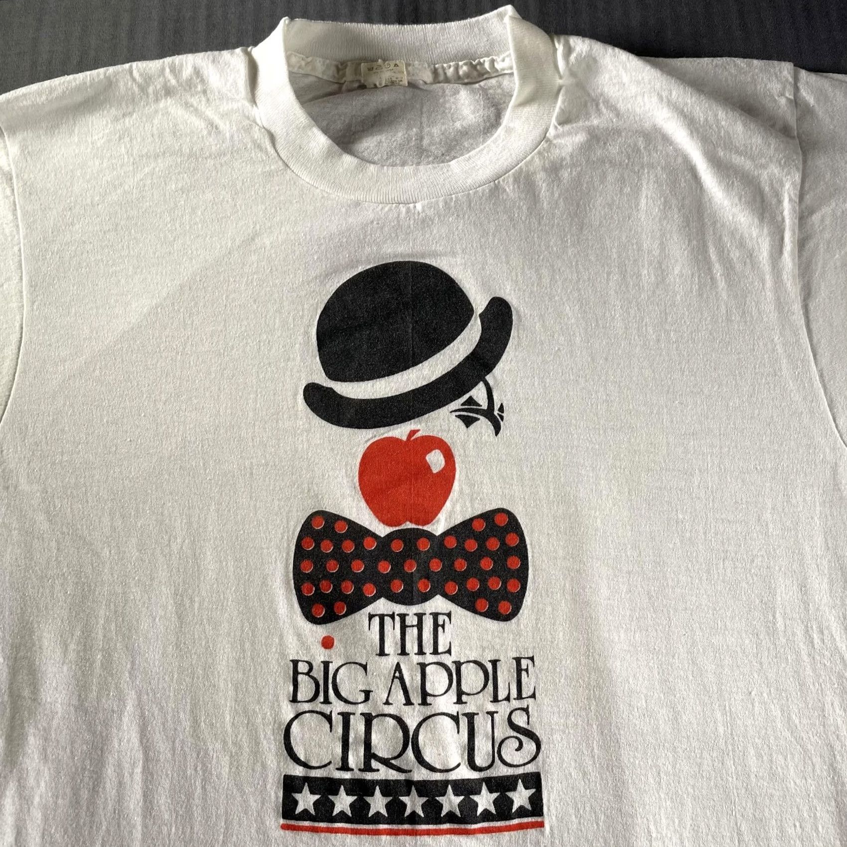 Apple VINTAGE Big Apple Circus Shirt Mens M White Graphic Tee Made USA 80s Size US M / EU 48-50 / 2 - 2 Thumbnail