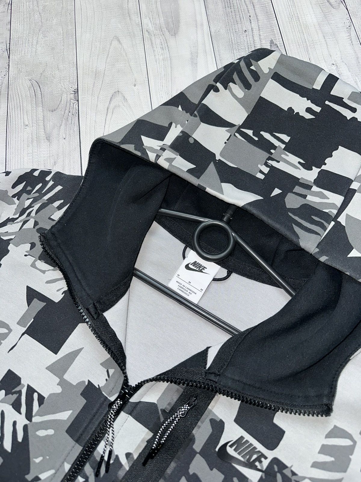Nike Nike tech fleece camo zip hoodie rare size M Size US M / EU 48-50 / 2 - 3 Thumbnail