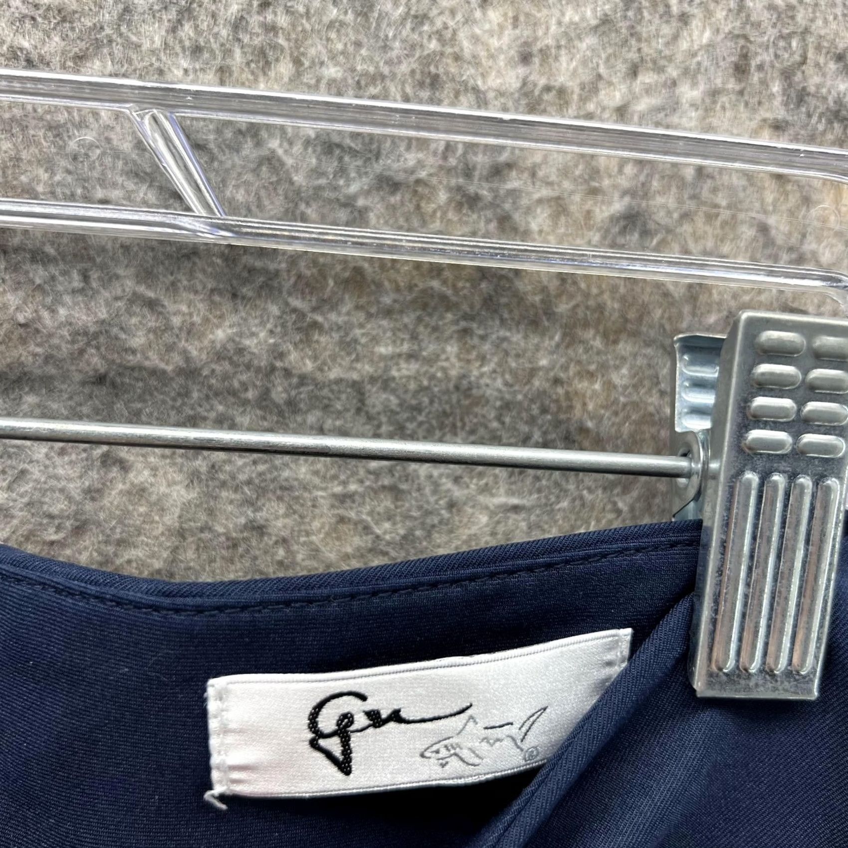Vintage Greg Norman Shorts Women 6 Blue Navy Chino Pleated Polyester Spandex Golf Size 28" / US 6 / IT 42 - 4 Thumbnail