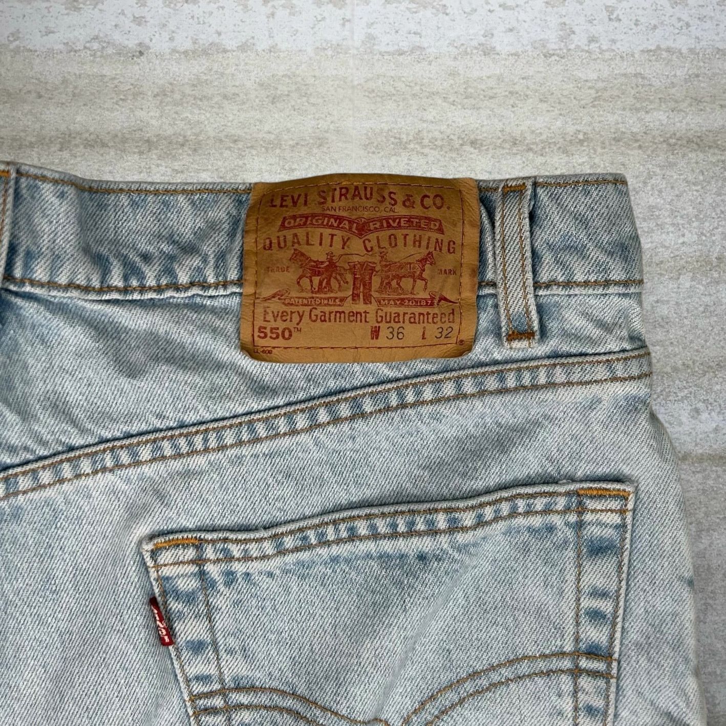 Levi's Vintage 90s Levis Jeans 550 36x32 Relaxed Light Wash Denim Size US 36 / EU 52 - 3 Thumbnail
