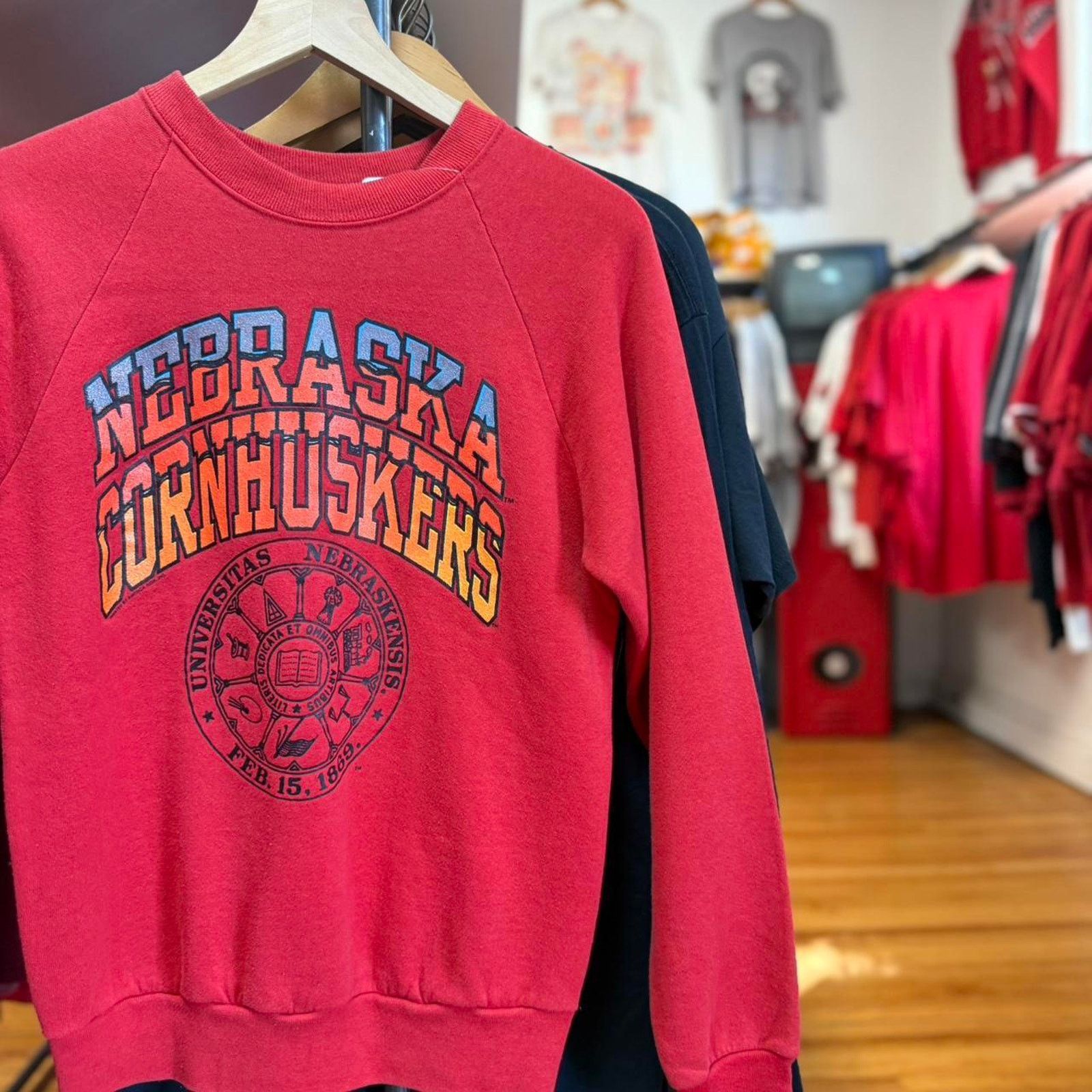 Vintage Vintage 90s Nebraska Huskers School Crest Crewneck Size US L / EU 52-54 / 3 - 1 Thumbnail