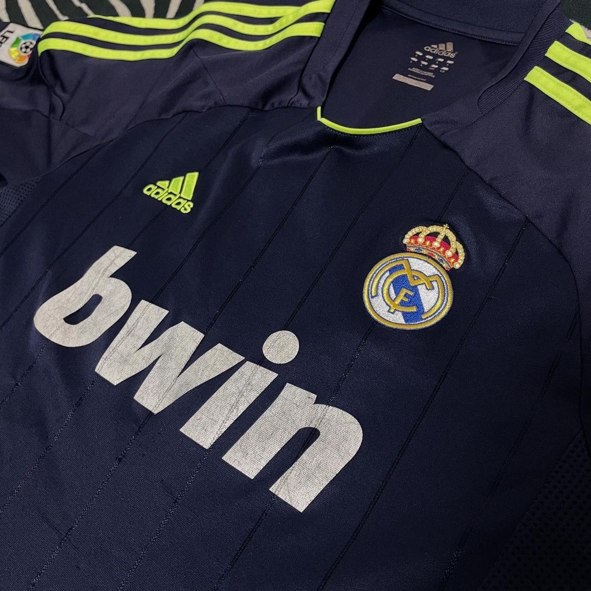 Adidas 2012 2013 Real Madrid Adidas Vintage Away Kit Soccer Jersey Size US L / EU 52-54 / 3 - 4 Thumbnail