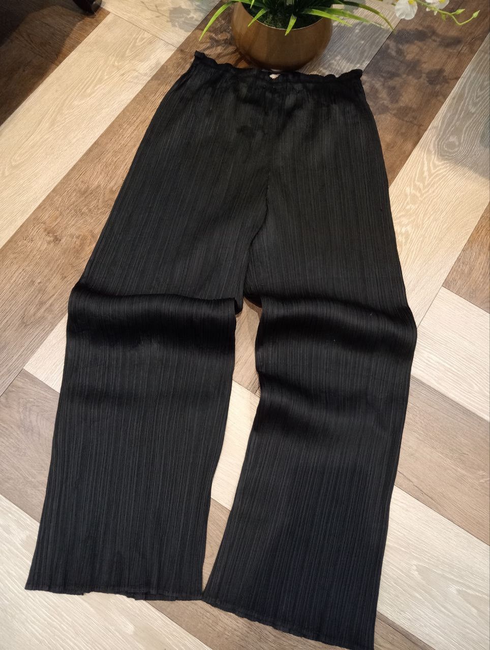 Pleats Please Issey Miyake PLEATS PLEASE ISSEY MIYAKE PLEATED PANTS - BLACK Size 25" / US 0 / IT 36 - 4 Thumbnail