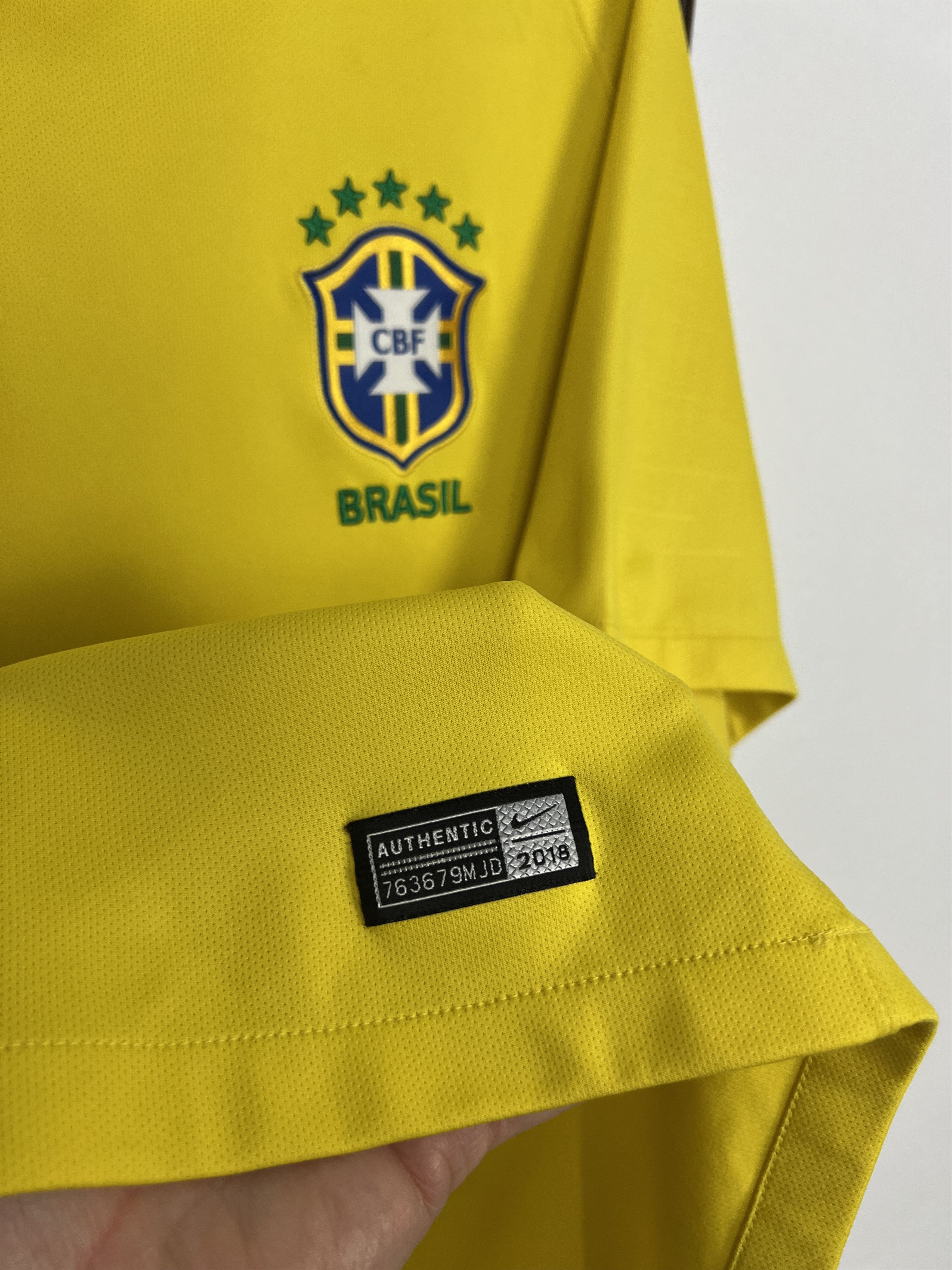 Nike Brazil Home football shirt Soccer Jersey National Trikot Size US XL / EU 56 / 4 - 5 Thumbnail