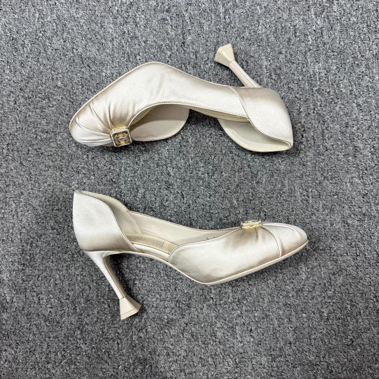 Chanel Chanel Satin High Heels Unworn 35.5 Size US 5 / IT 35 - 5 Thumbnail