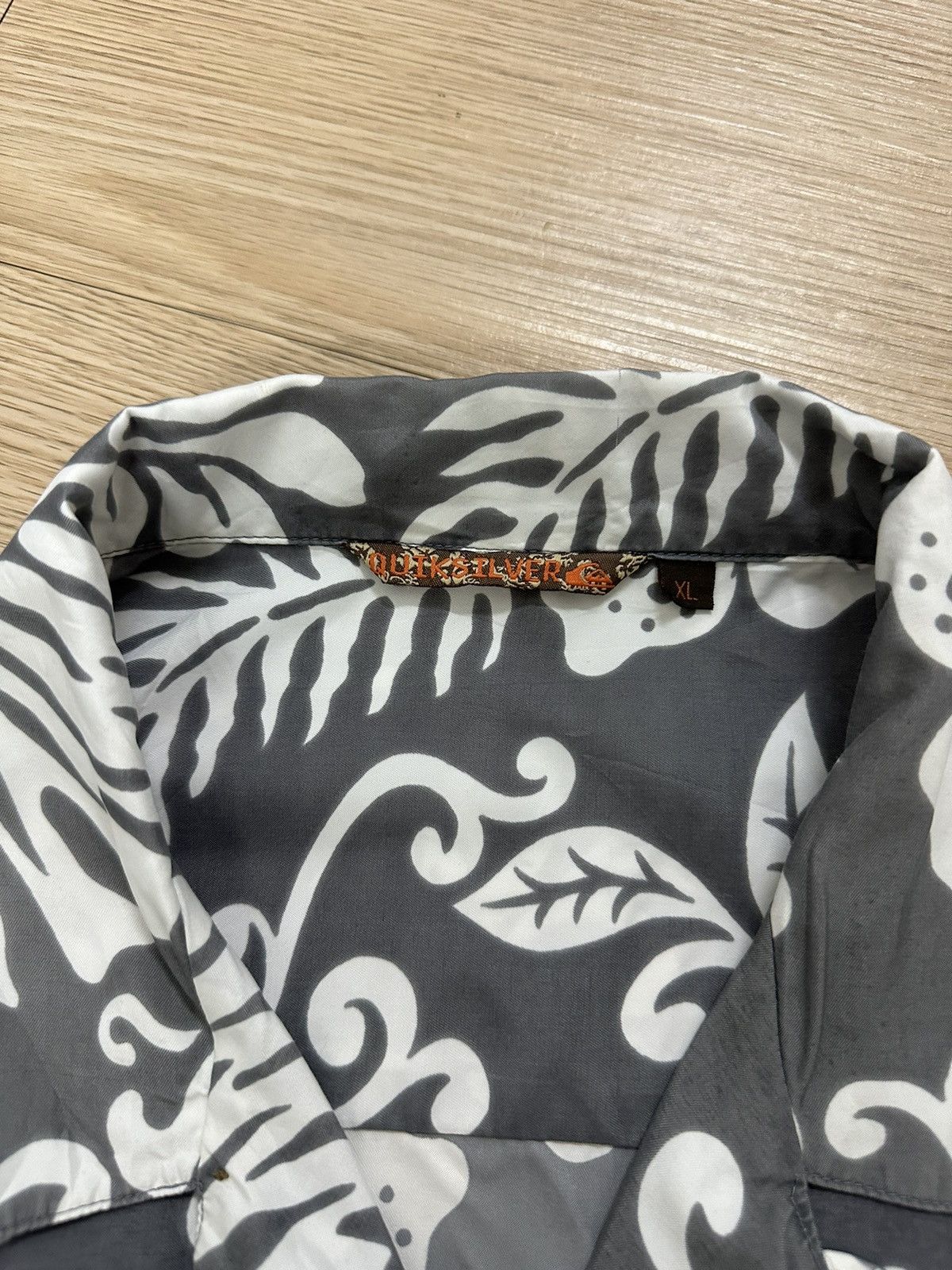 Beauty Beast × Quiksilver × Vintage Rare Vintage Y2K Quiksilver Hawaii Wooden Button Shirt Size US XL / EU 56 / 4 - 4 Thumbnail