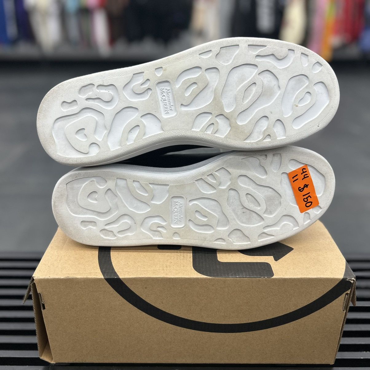 ILH8 Alexander McQueen Oversized Black White Sole