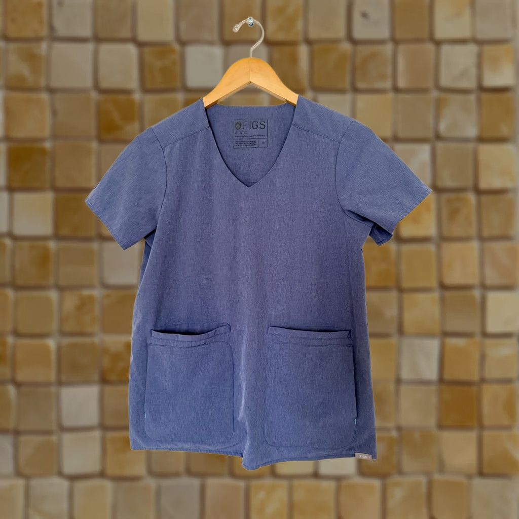 Vintage FIGS FIONe.a.c. Lekei 4 Pocket Scrub Top Blue Womens Size XS Shirt Womens XS Blue Solid Medical Size XS / US 0-2 / IT 36-38 - 1 Thumbnail