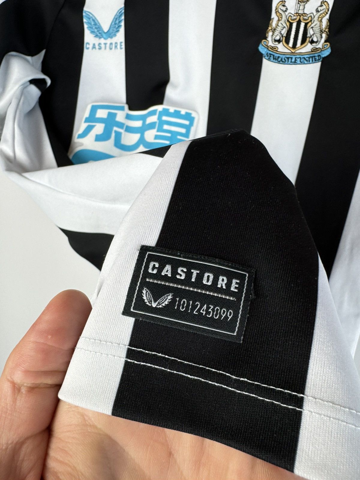Castore Newcastle United 2022/23 Home Full Kit Soccer Shorts Jersey Size US S / EU 44-46 / 1 - 4 Thumbnail
