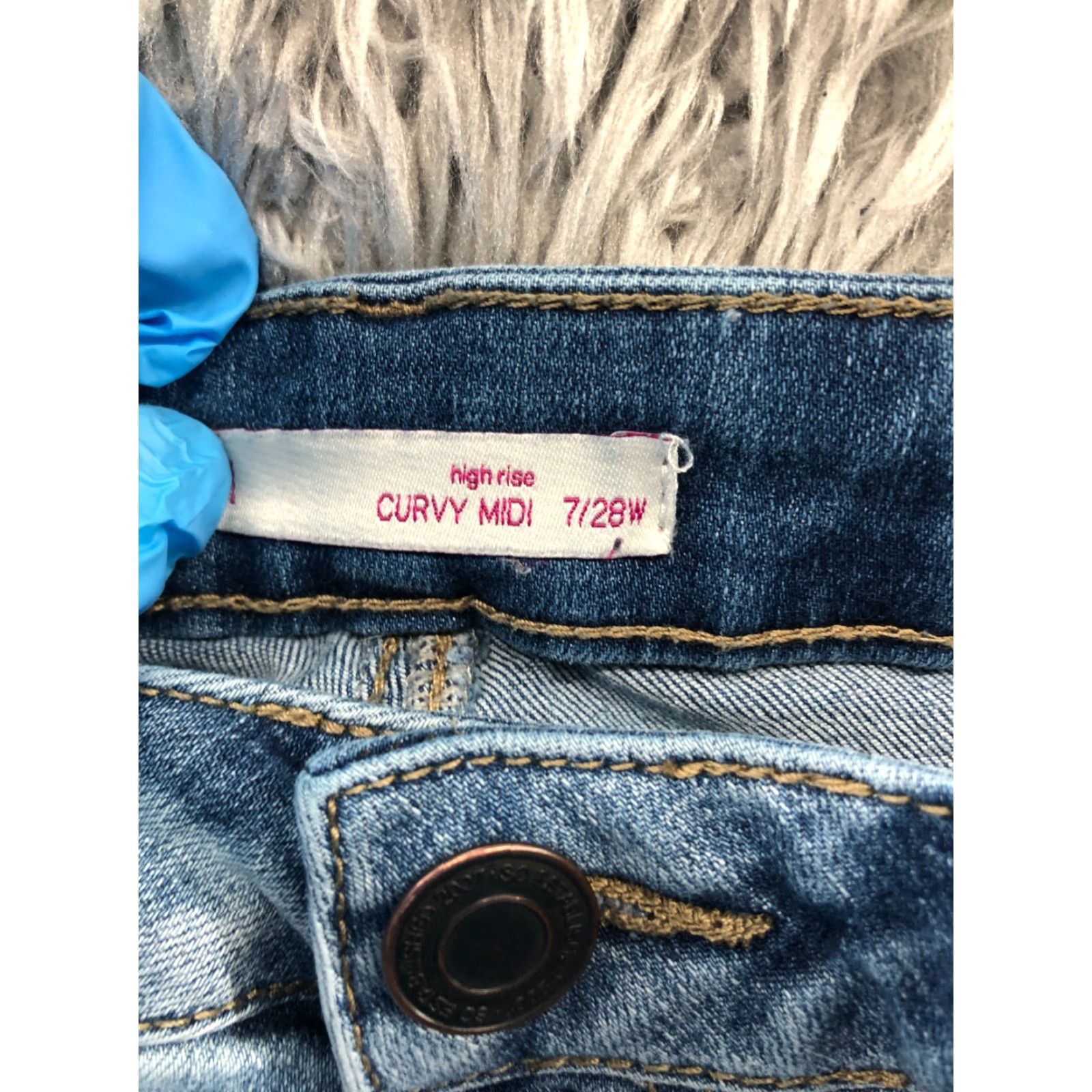 Vintage SO Cut-Off Shorts Womens Size 7 High Rise Curvy Midi Medium Wash Blue Size 28" / US 6 / IT 42 - 6 Thumbnail